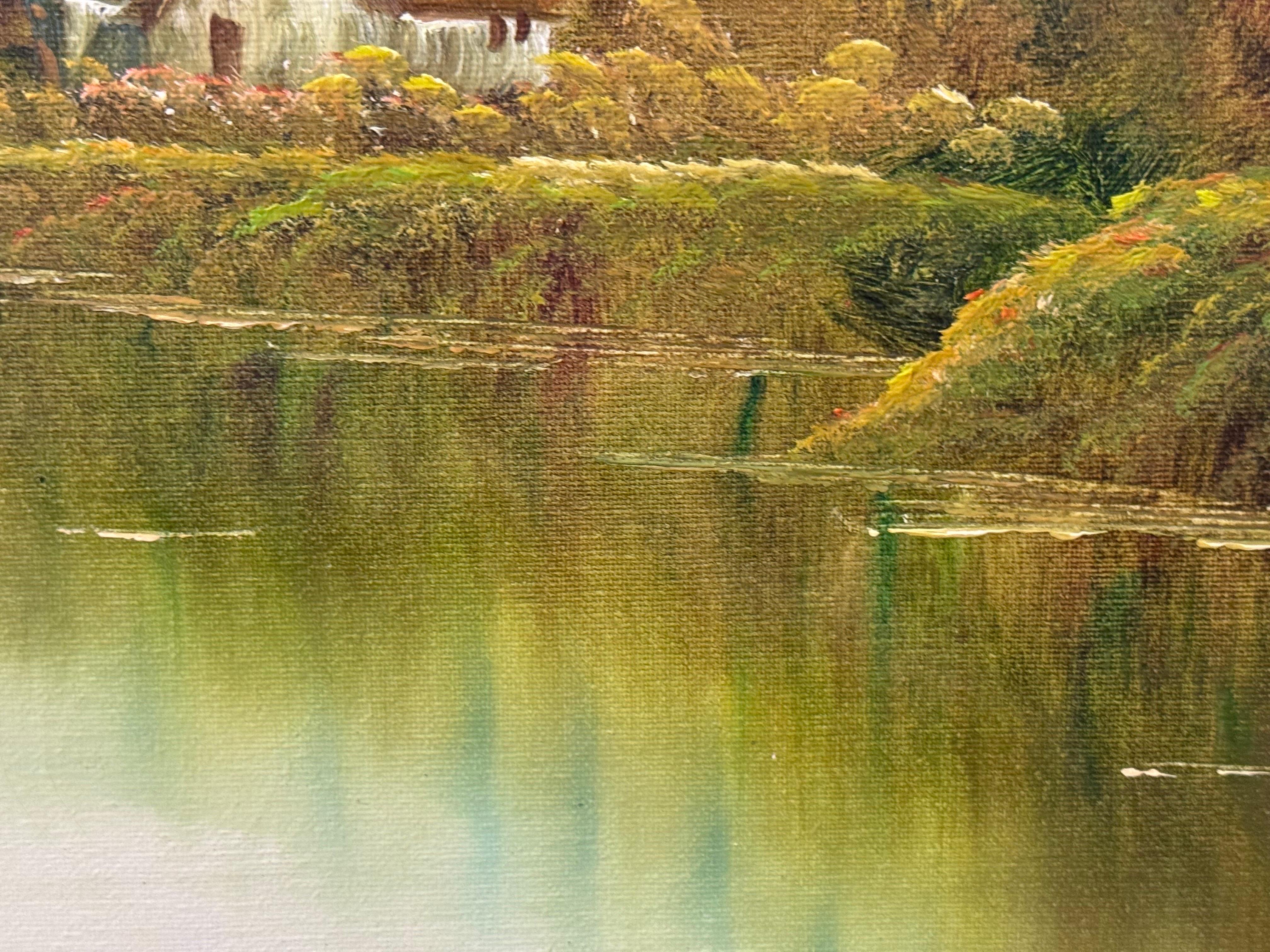 Goldener Dunst legt sich über ruhige Gewässer und hält ein Häuschen in stiller Träumerei im Angebot 9