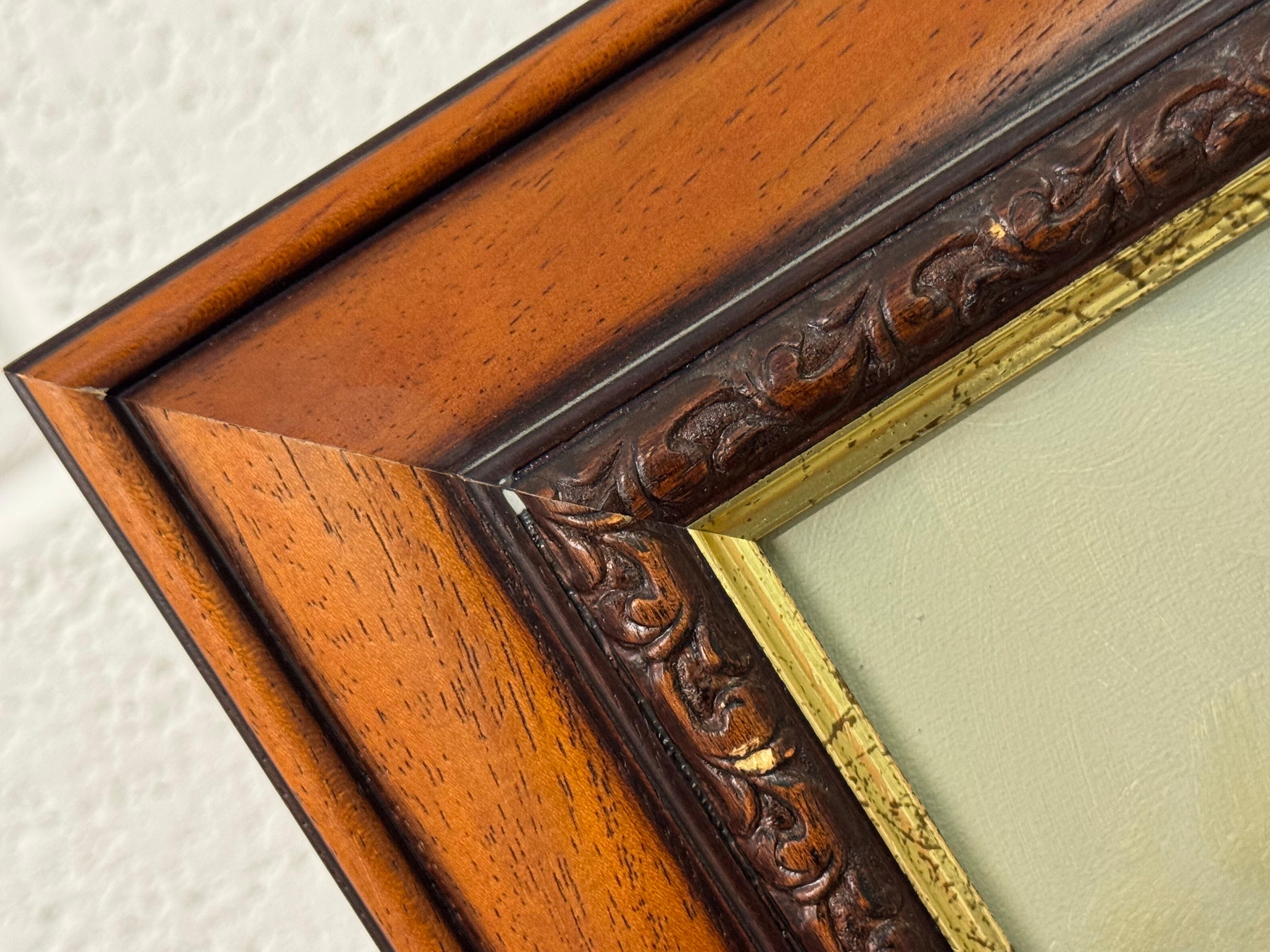 Goldene Berggipfel erheben sich über einem ruhigen Fluss, wo sich Licht und Einsamkeit treffen im Angebot 4