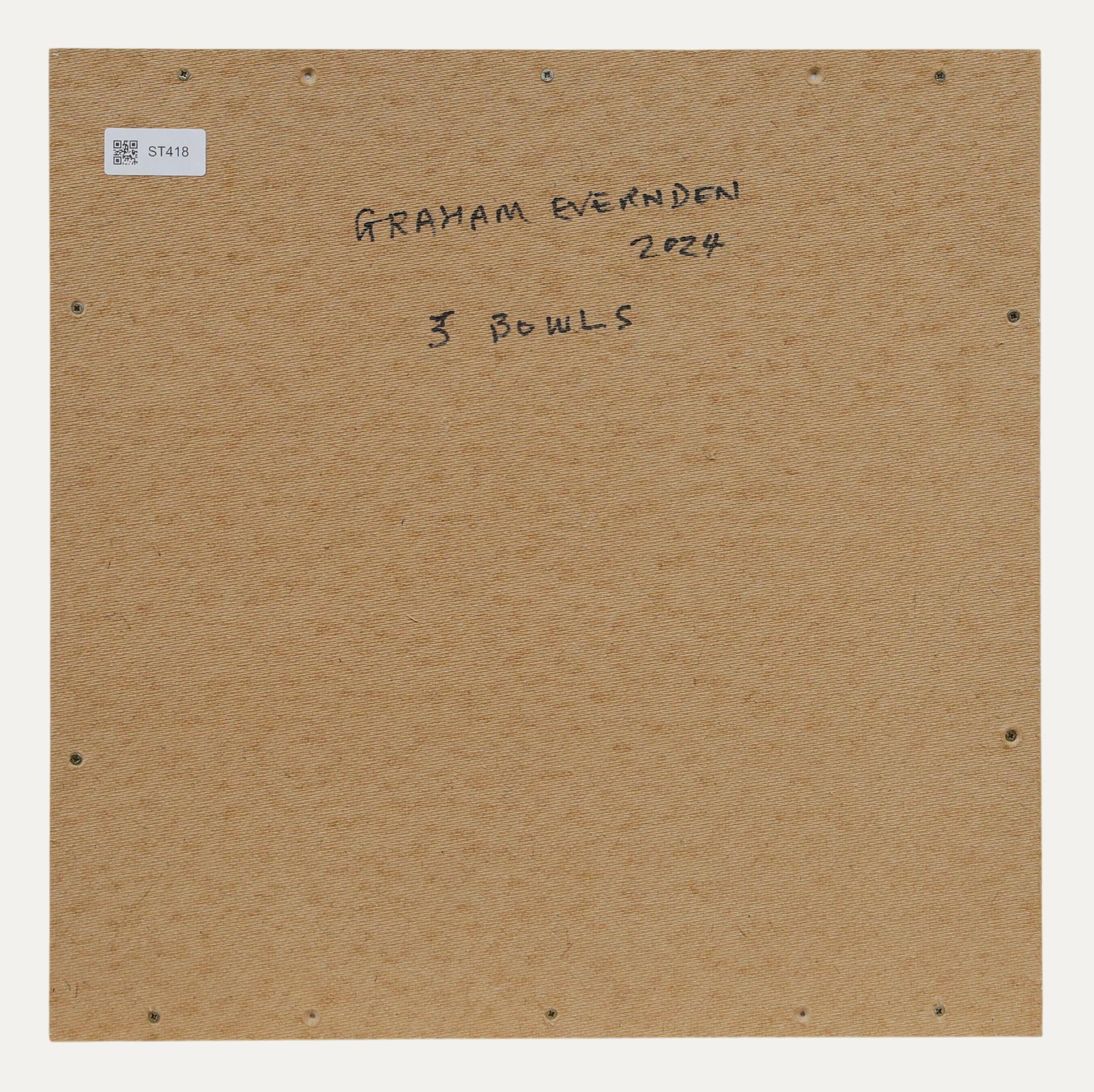 Graham Evernden (geb. 1947) - Gerahmtes zeitgenössisches Öl, Drei Schalen (Grau), Still-Life Painting, von Unknown