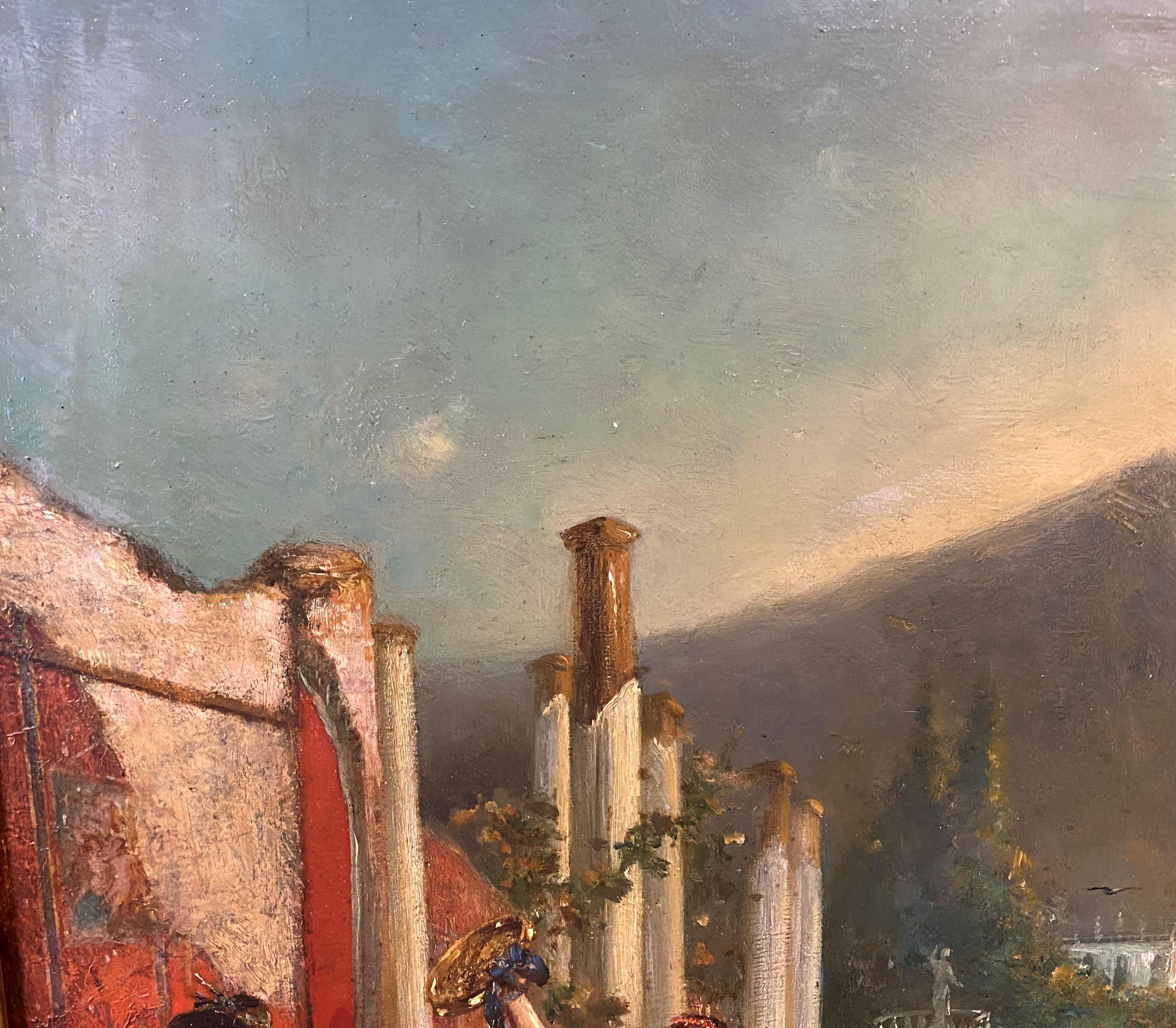 Belle peinture à l'huile sur panneau de bois de l'école italienne du XIXe siècle représentant un paysage italien avec des personnages dansant autour d'un bassin sur fond de montagne, non signée, dans un cadre en bois doré sculpté et décoré de