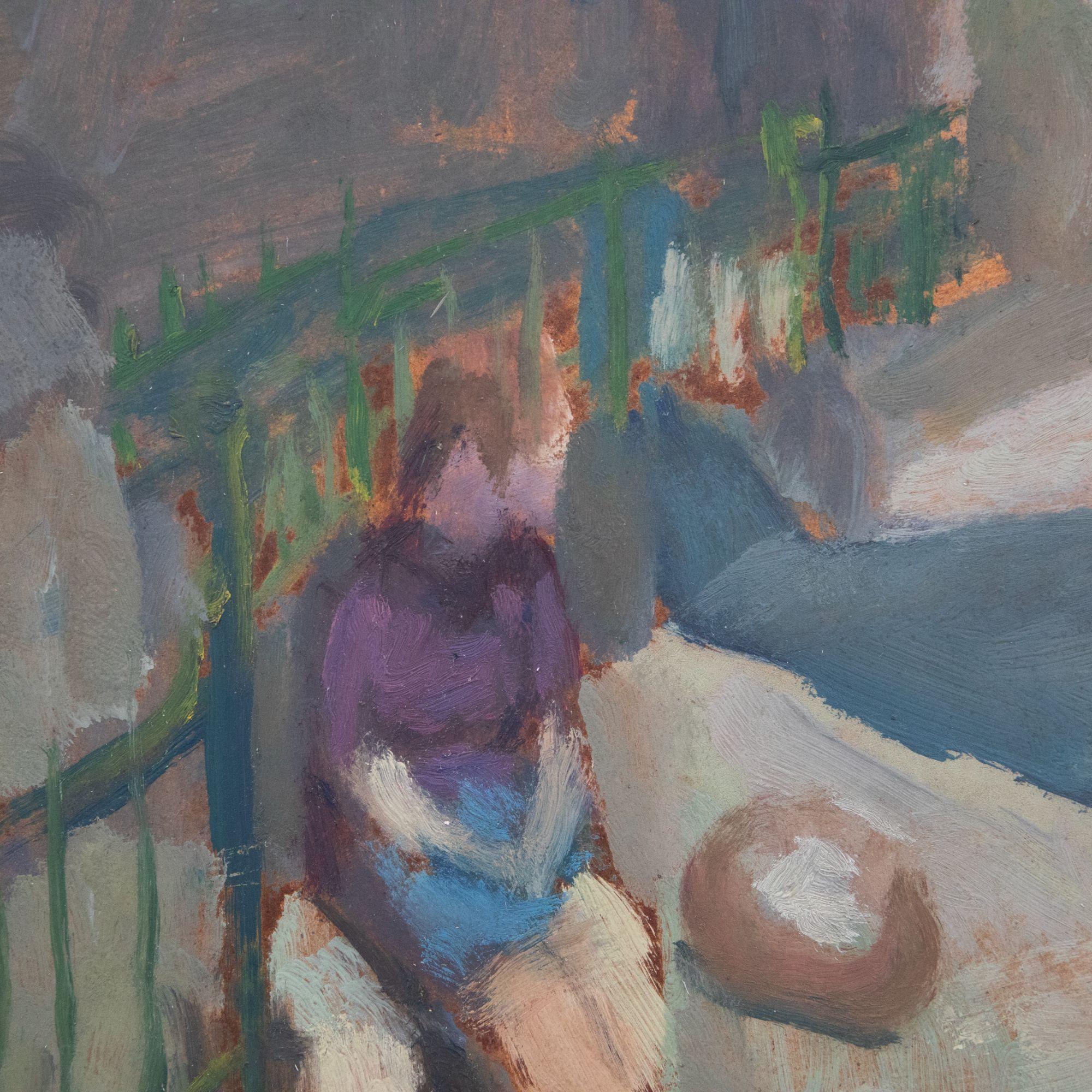 Una scena figurativa oscurata che ritrae una figura femminile pazientemente seduta sopra il suo bagaglio, in attesa del prossimo treno in arrivo. L'olio è stato ben presentato in una cornice di legno dipinto con la firma dell'artista e il titolo