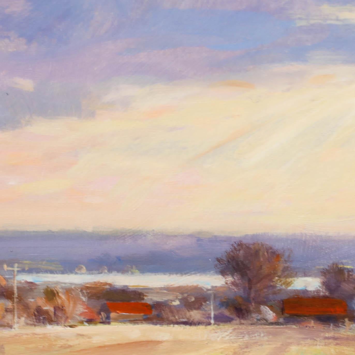 Dieses stimmungsvolle Landschaftsgemälde fängt einen weiten Blick auf die Landschaft ein, die auf das Meer trifft, wobei ein dramatischer Himmel die obere Hälfte der Komposition dominiert. Signiert unten rechts. Präsentiert in einem leichten