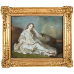Jeune femme en déshabillé lisant
