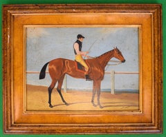 Jockey mit rosa Ärmeln reitet auf einem Rennpferd