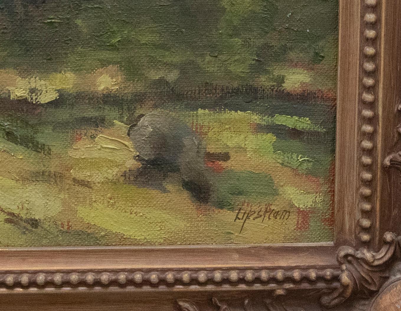 Una veduta impressionistica di campagna con figure che tornano a casa a piedi in mezzo a un vento sferzante. Ben presentato in una grande cornice modanata con eleganti binari e decorazioni a foglie d'acanto. Firmato dall'artista in basso a destra.