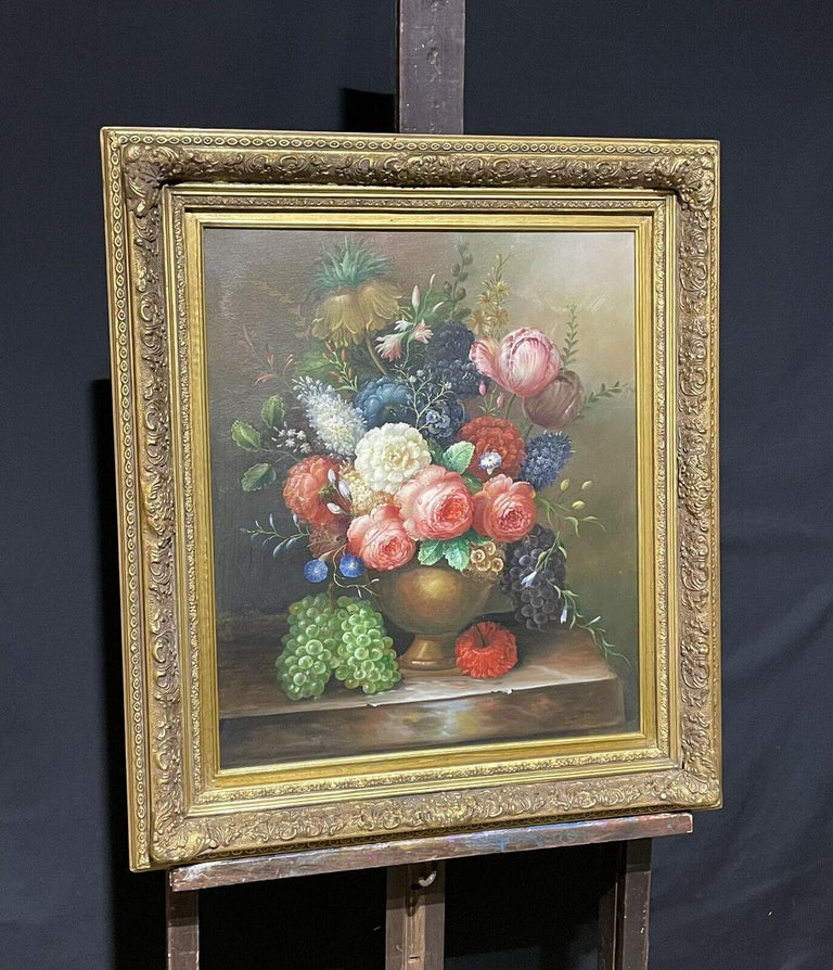 LARGE CLASSICAL STILL LIFE OF FLOWERS - GILT FRAMED OIL PAINTING ON CANVAS - Brown Interior Painting by Unknown