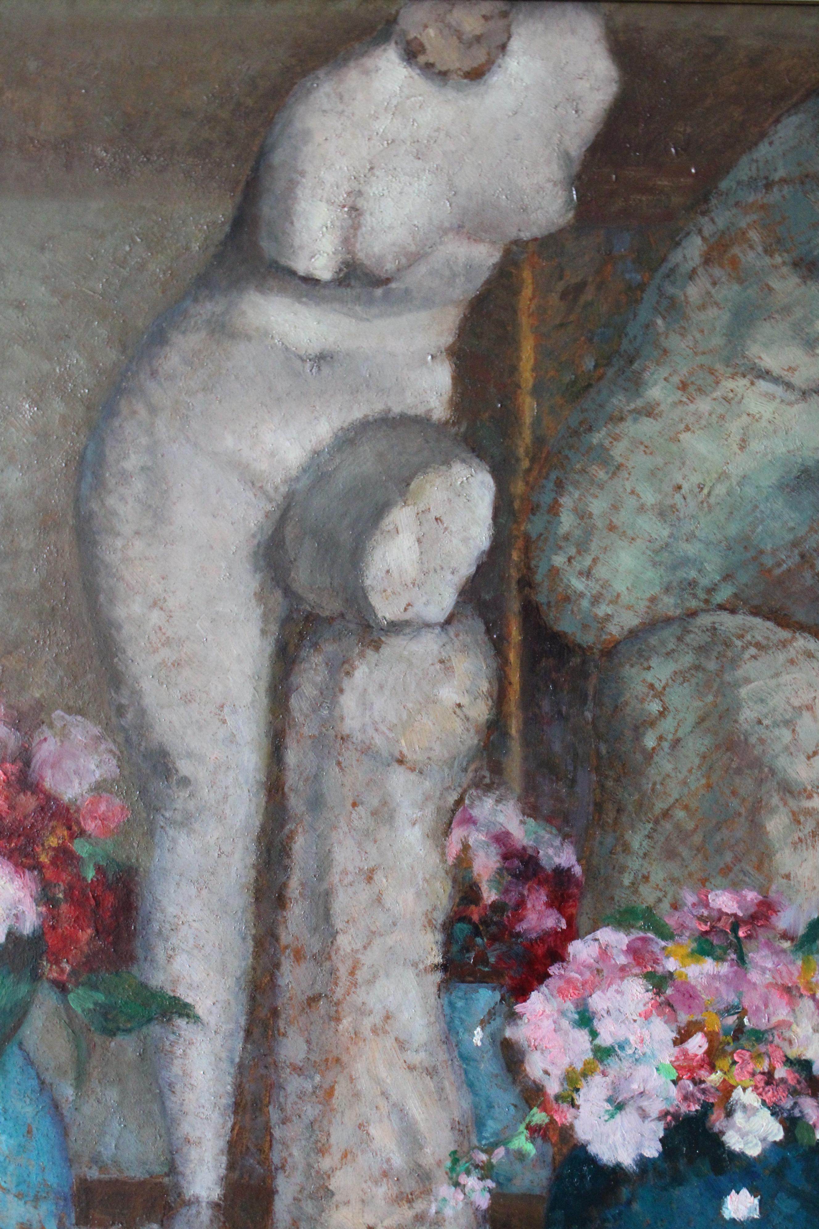 Grande peinture à l'huile française vintage encadrée représentant des vases à fleurs et une statue en vente 5