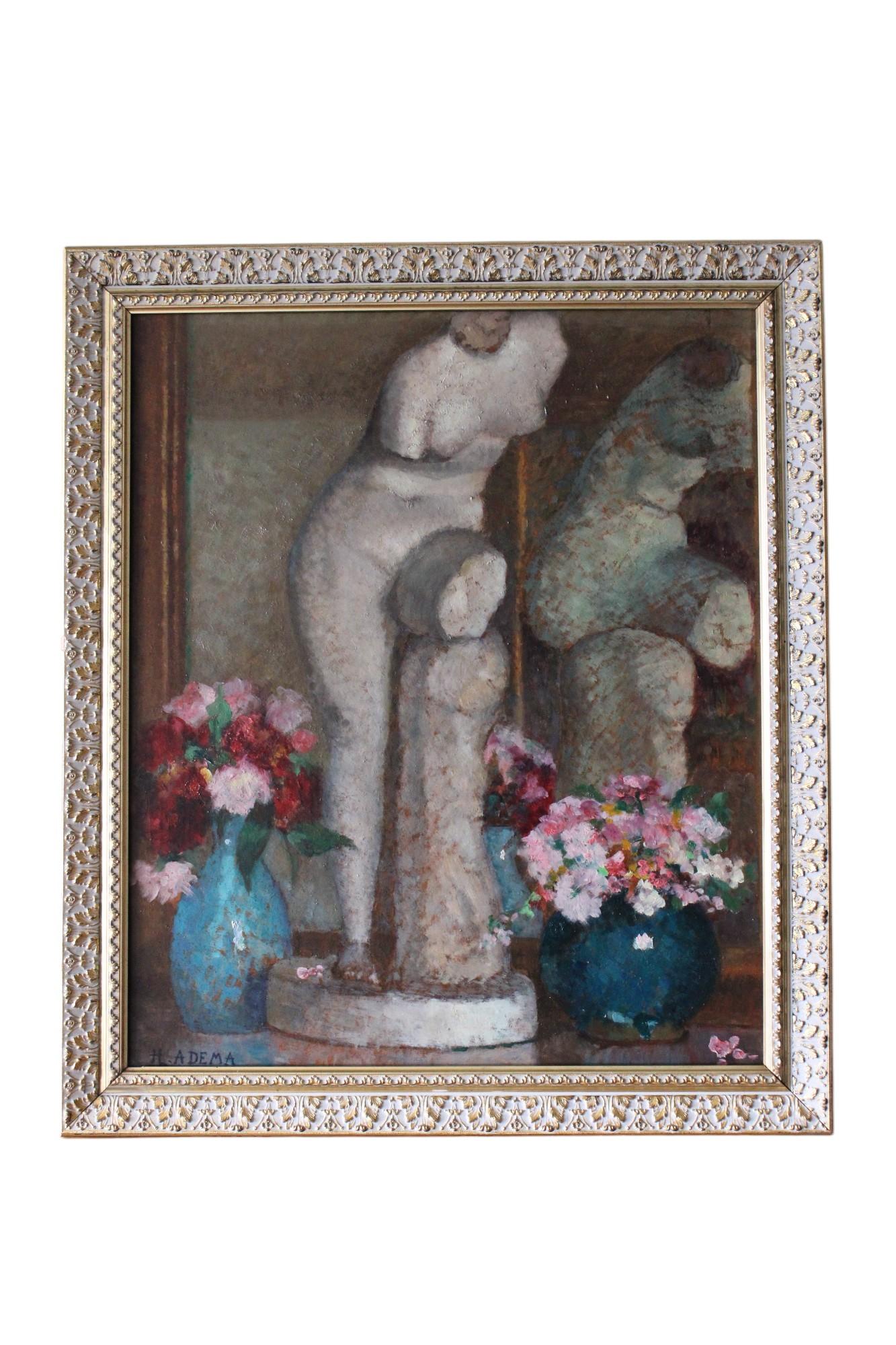 Grande quadro ad olio incorniciato di natura morta francese d'epoca con vasi di fiori e una statua