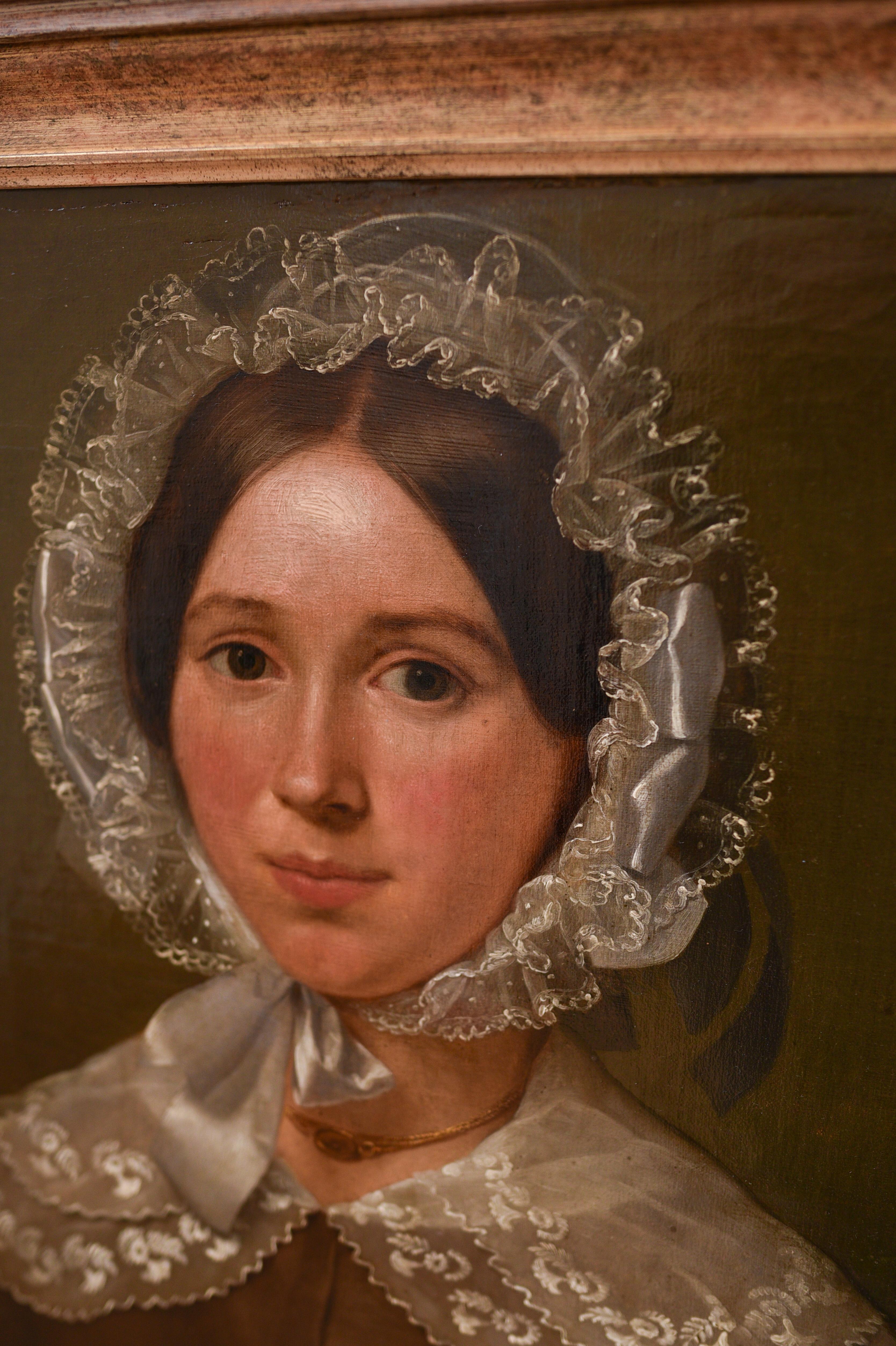 Fin du 19e siècle, huile sur carton, portrait d'une dame avec un livre et de la dentelle  en vente 1