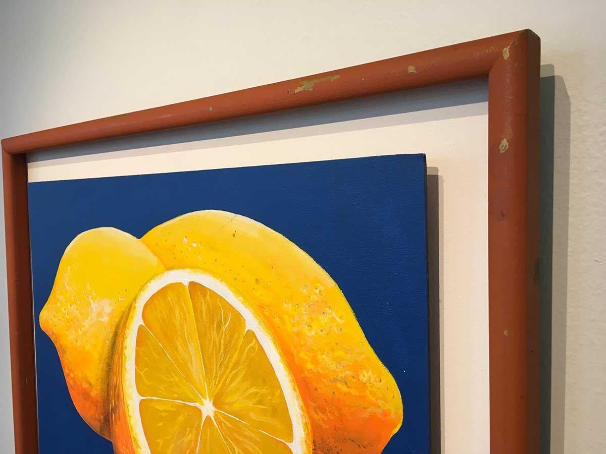 Natura morta di limoni, di un artista pop colombiano sconosciuto, pittura a olio su tavola 2