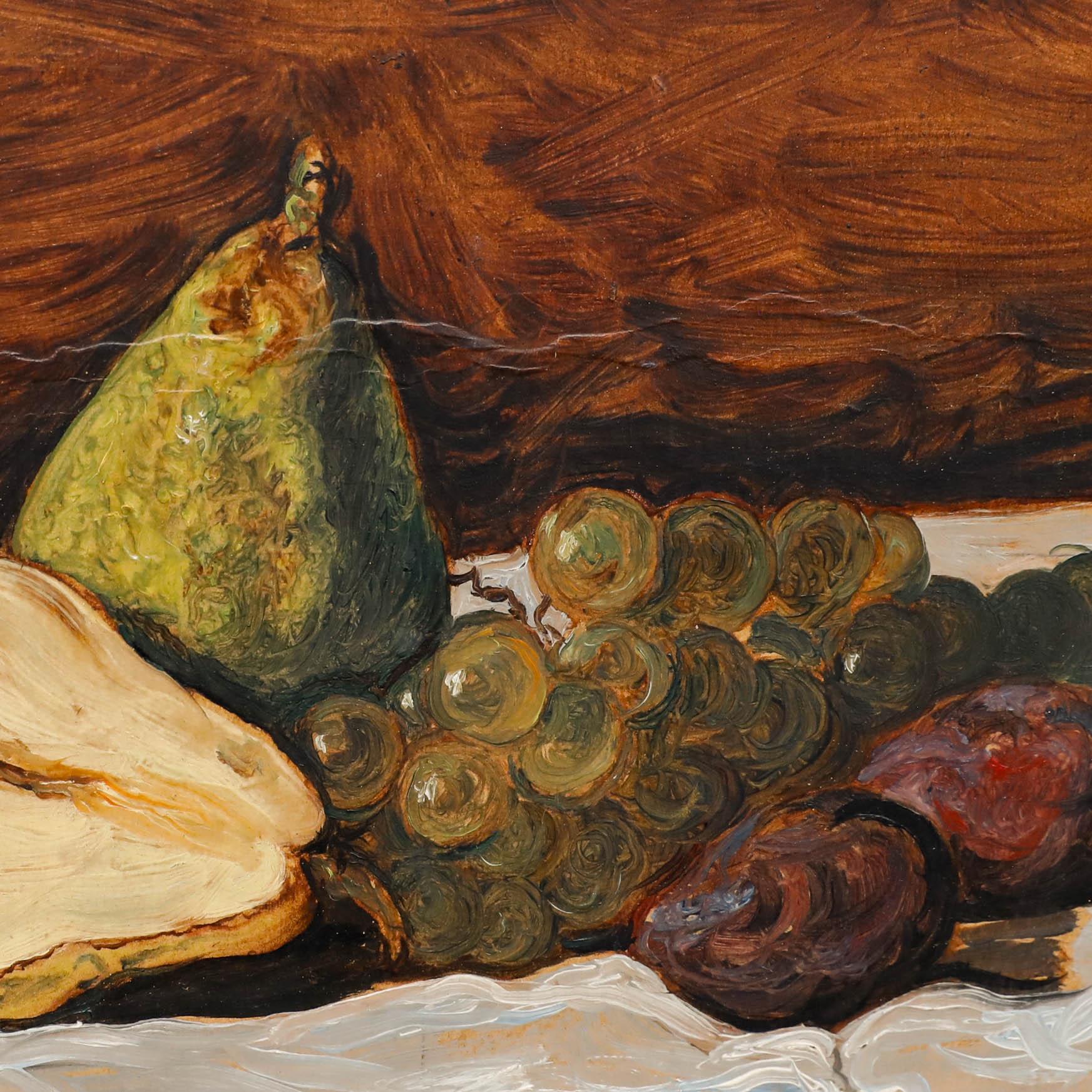 Cette magnifique nature morte présente un arrangement de fruits frais, notamment des poires, des raisins et des prunes, dans des tons riches et terreux sur un fond brun-rouge profond. L'artiste utilise un pinceau épais et expressif pour capturer les