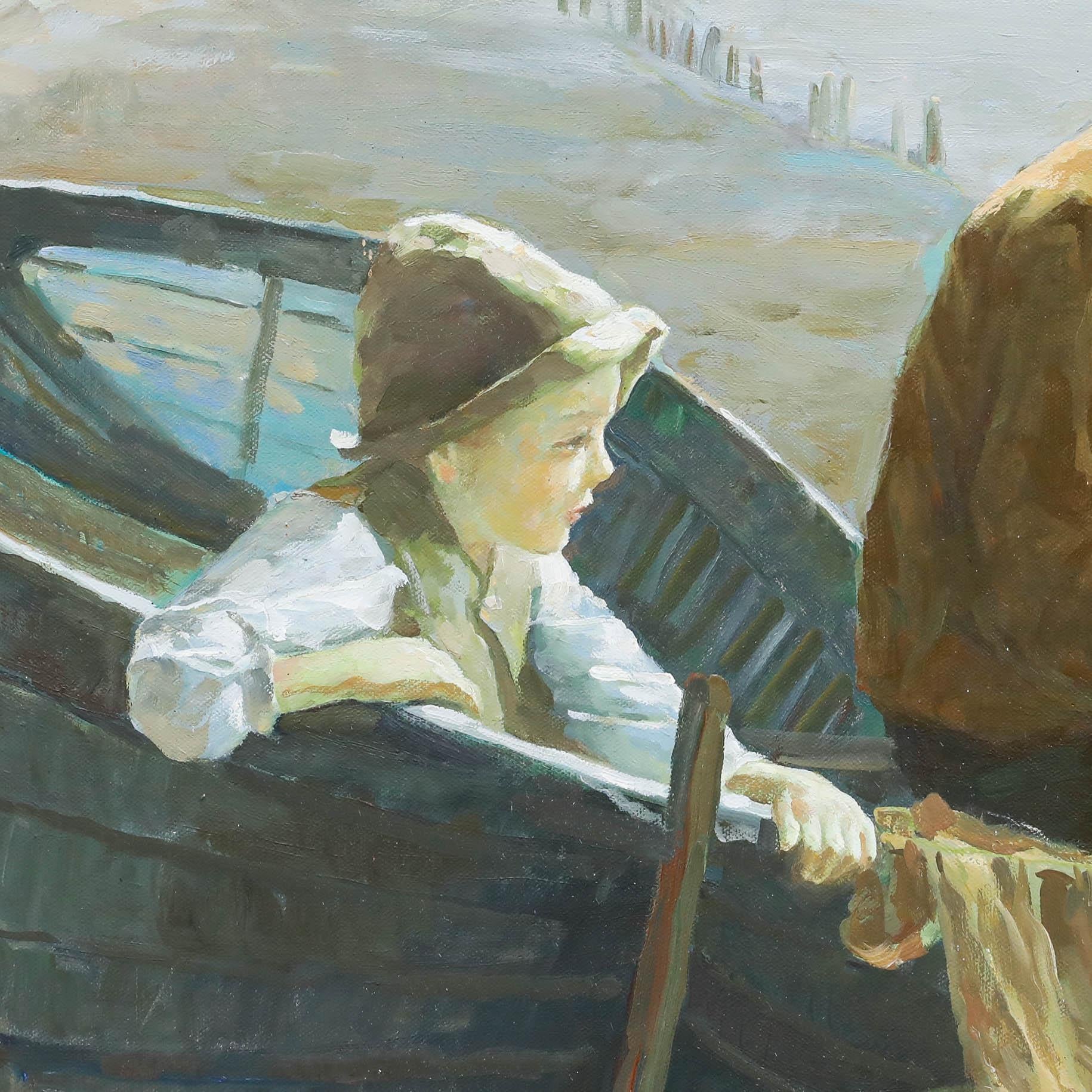 Eine charmante Szene, die einen Fischer und seine Kinder an einem bedeckten Tag am Meer zeigt. Das Trio hockt auf einem kleinen Fischerboot, während der Vater ein kleines Spielzeugboot repariert. Die Komposition ist eine Hommage an die Werke von