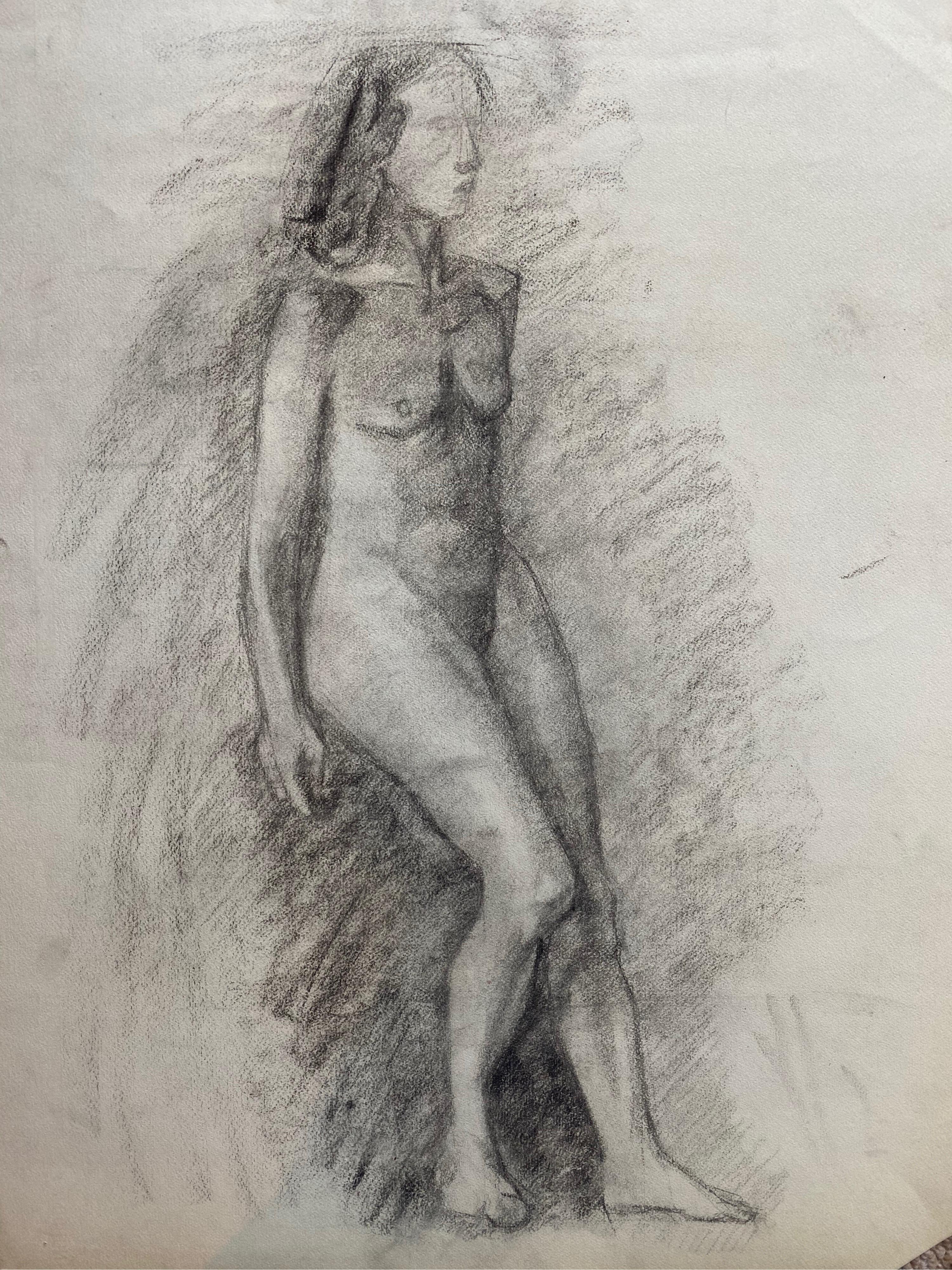 Dessin français au fusain du milieu du 20e siècle, portrait d'une femme nue debout - Painting de Unknown