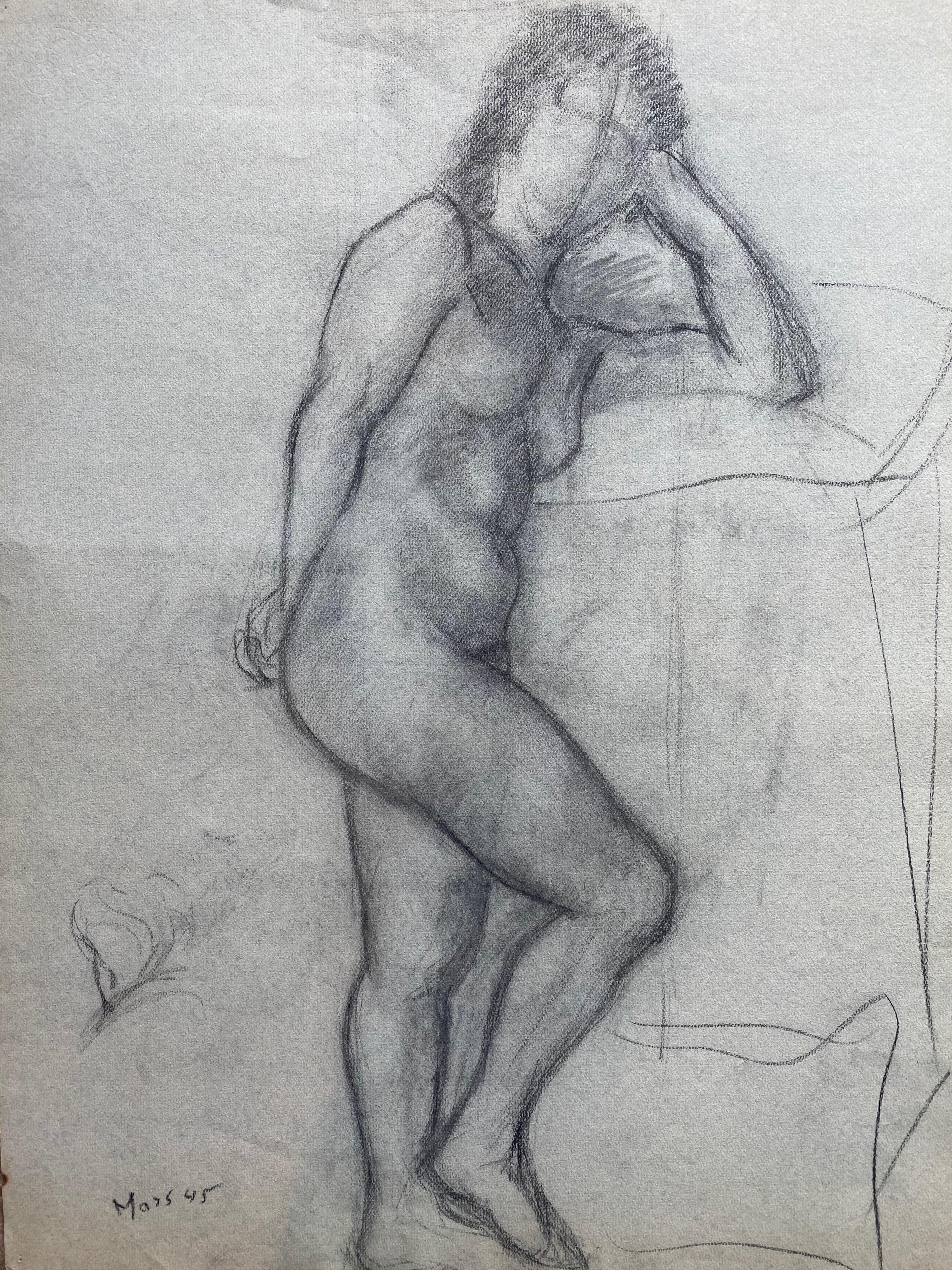 Dessin au fusain français du milieu du 20e siècle, Portrait d'une femme nue debout - Painting de Unknown