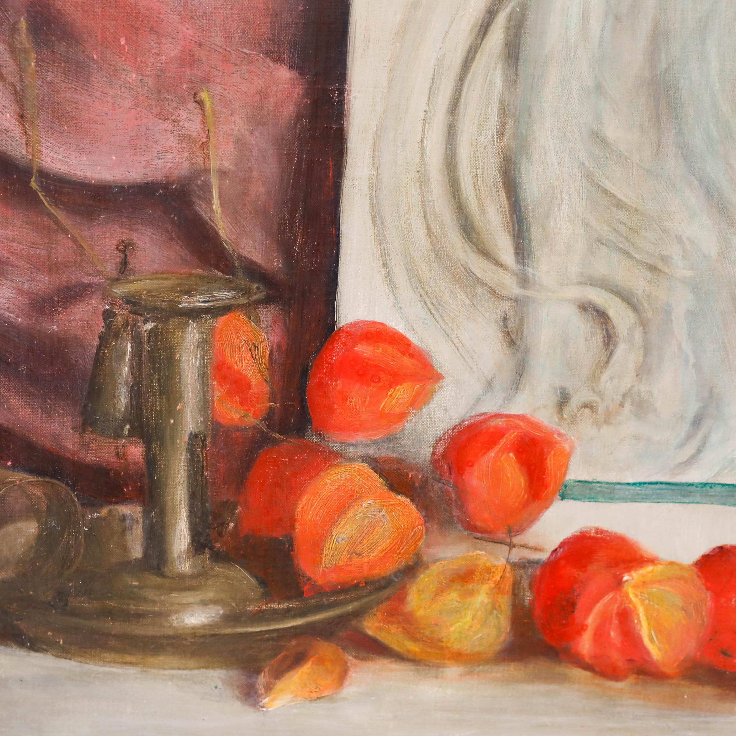 Une vibrante nature morte représentant des lanternes rouges chinoises et un bougeoir en laiton sur un rebord, avec un drapé violet et une plaque de marbre à l'arrière-plan. Présenté dans un cadre en bois contemporain. Non signée. Sur toile marouflée
