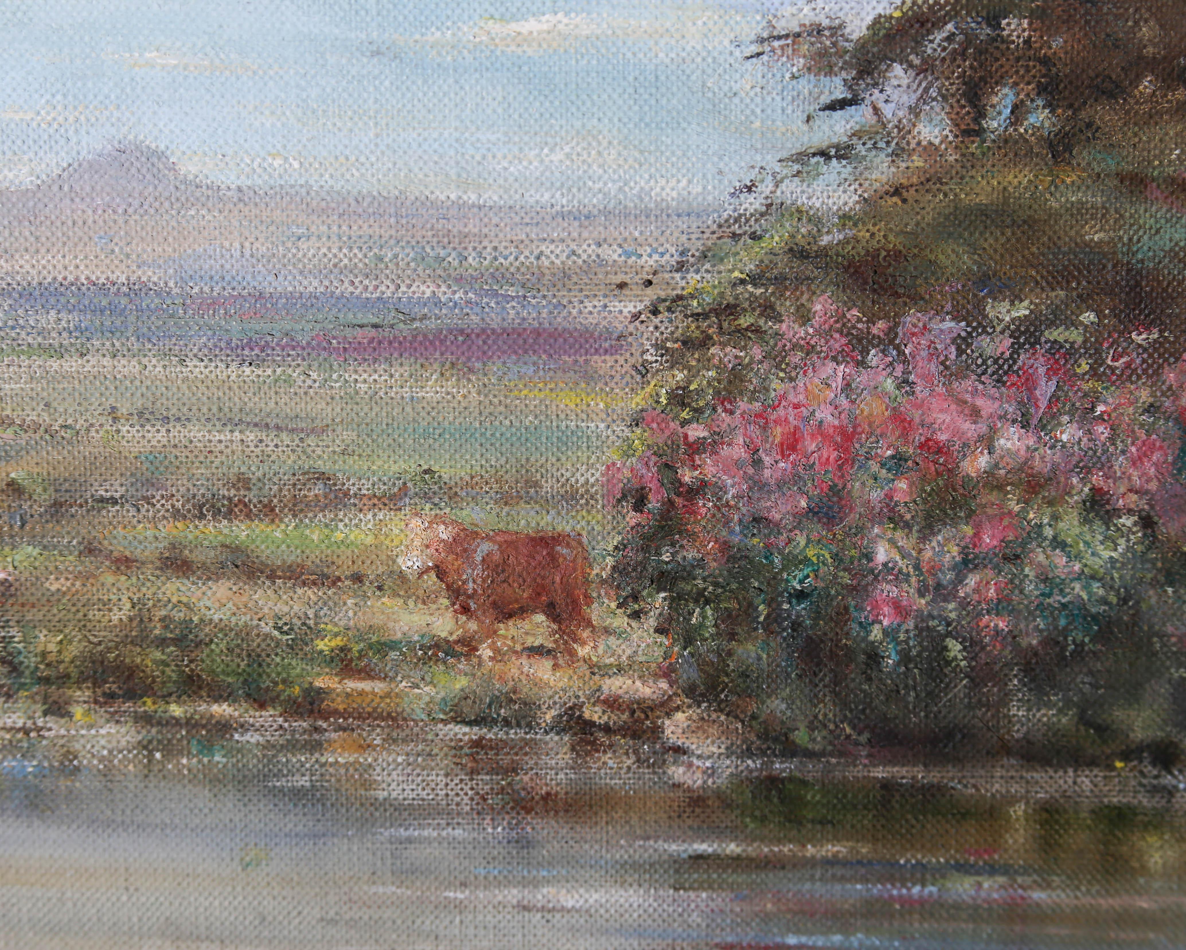 Eine schöne impressionistische Sommerlandschaft mit weidenden Rindern auf einer Wiese an einem glitzernden Teich, umgeben von Blüten. Das Gemälde ist in einem schlichten weißen Rahmen präsentiert worden. Auf Leinwand.



