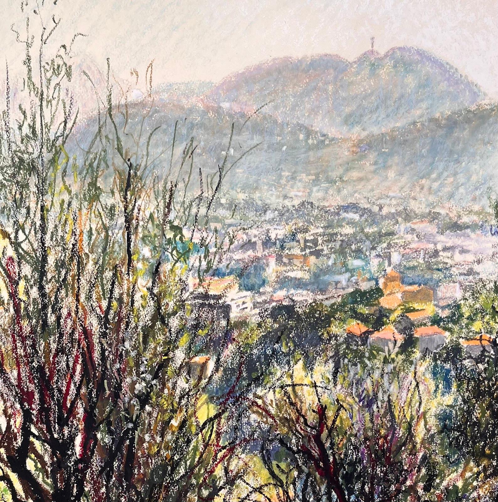 Mid Century Französisch Original-Gemälde eines Hillside Stadtlandschaft w / üppige Vegetation (Beige), Landscape Painting, von Josine Vignon