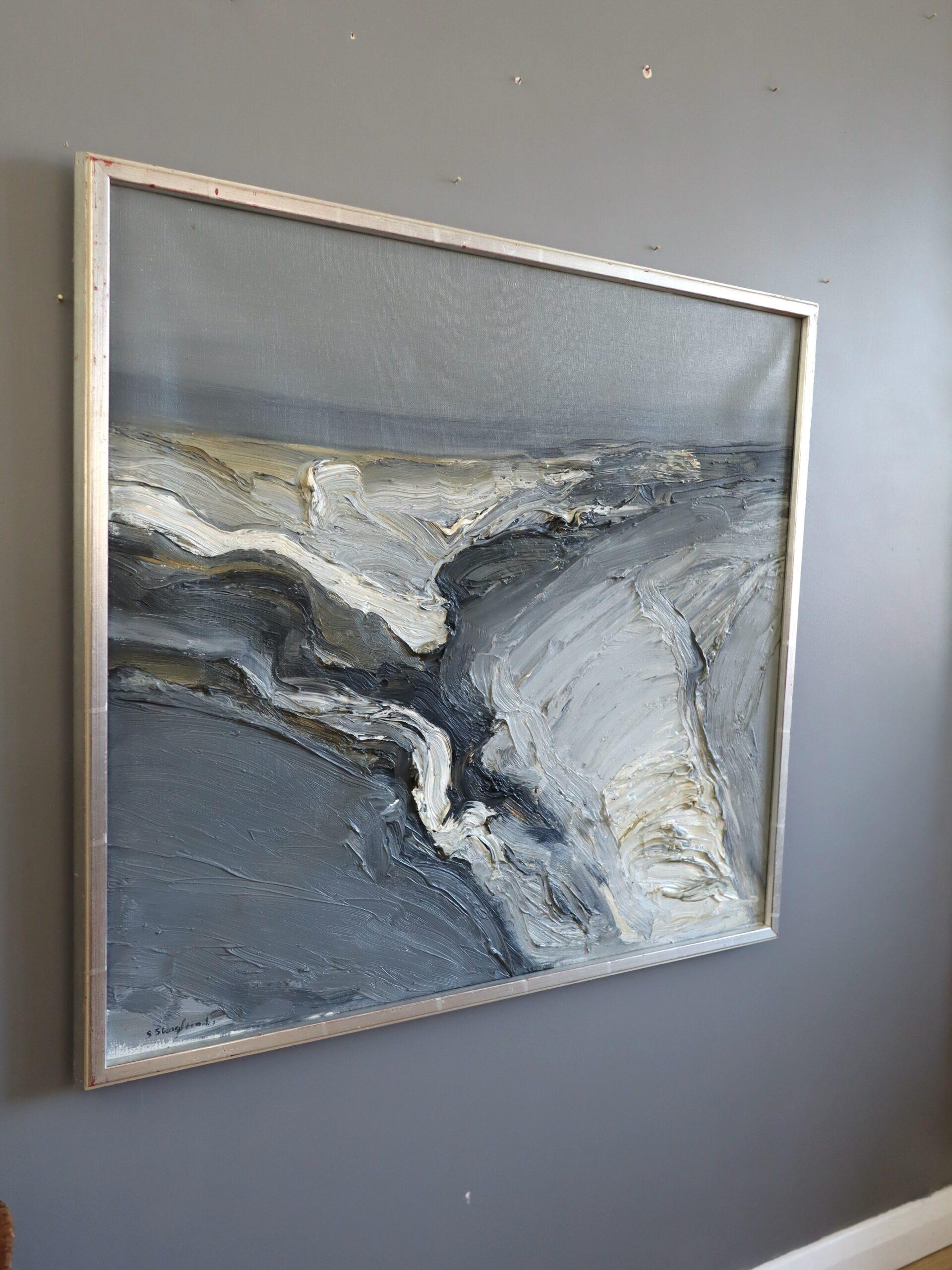 DIE KONTUREN DER ERDE
Größe: 68,5 x 73,5 cm (einschließlich Rahmen)
Öl auf Leinwand

Ein fesselndes und wunderbar strukturiertes großes abstraktes Landschaftsgemälde aus der Mitte des Jahrhunderts, ausgeführt in Öl auf Leinwand.

Das abstrakte