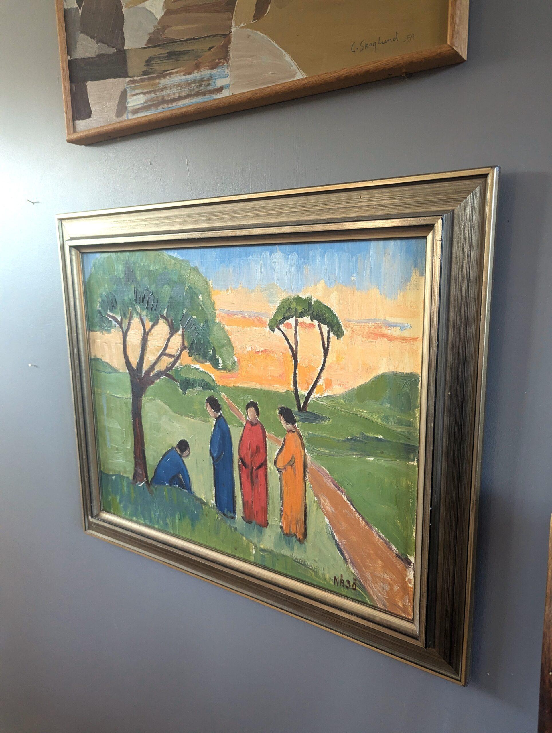 RIFLESSIONI SERALI
Olio su tavola
Dimensioni: 46 x 56 cm (cornice inclusa)

Una composizione modernista di metà secolo che cattura un sereno momento di contemplazione in un tranquillo paesaggio, realizzata a olio su tavola.

Il dipinto raffigura