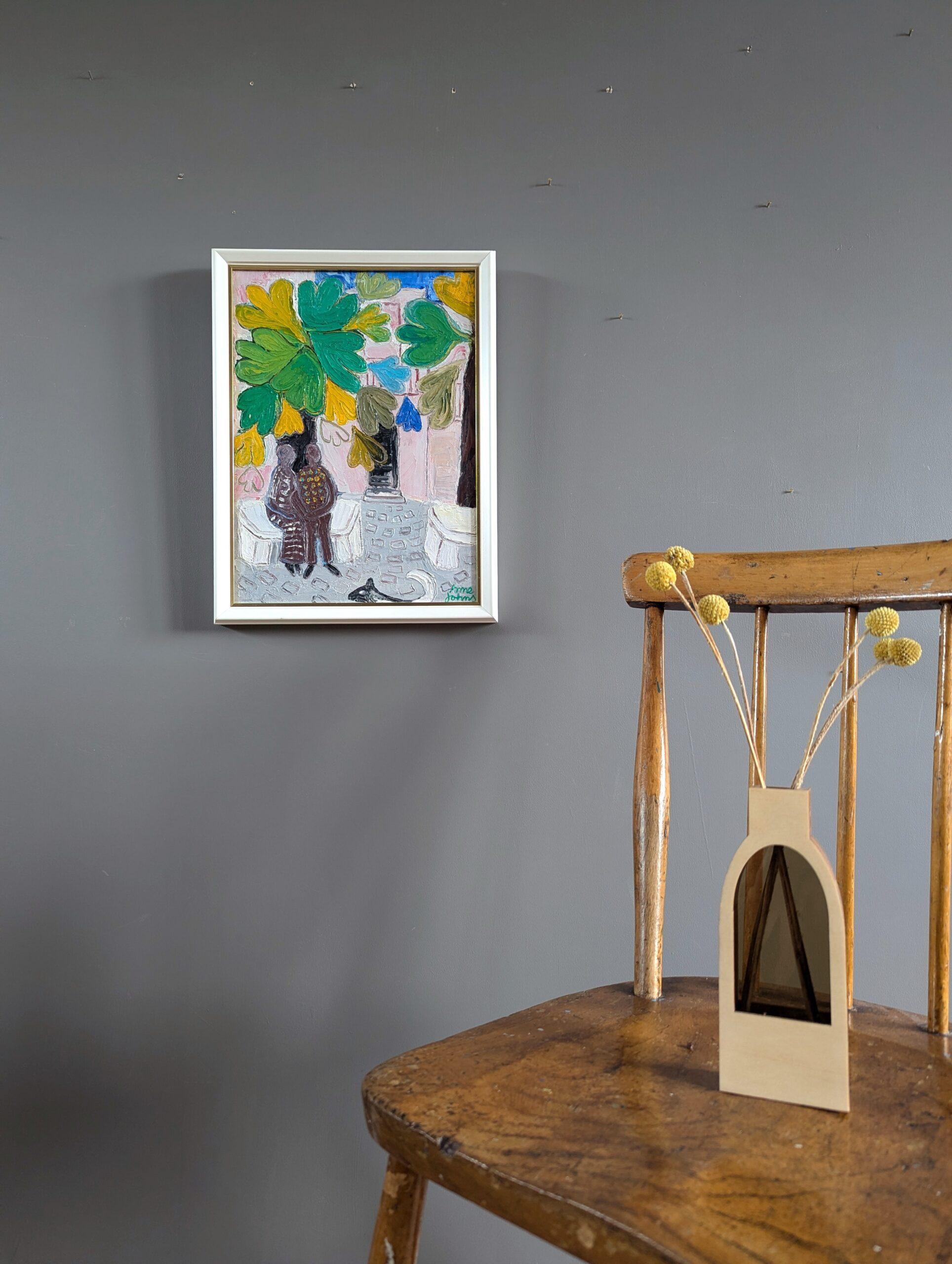 AMORE SOTTO GLI ALBERI
Dimensioni: 36,5 x 27,5 cm (cornice inclusa)
Olio su tela

Una piccola ma vibrante composizione modernista a olio, dipinta su tela.

Il dipinto raffigura un'accogliente scena all'aperto con due persone sedute su una panchina