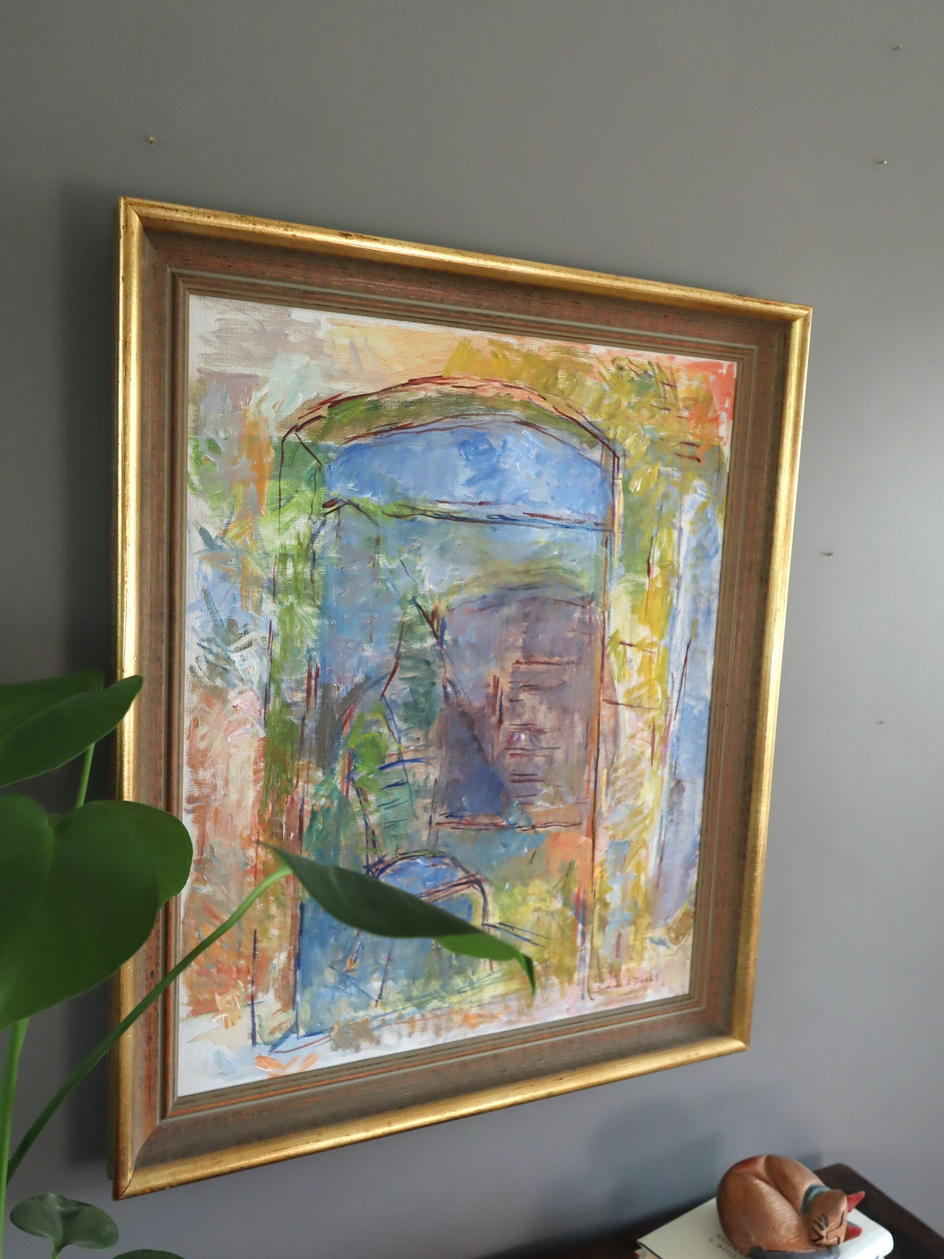 Mid Century Modern Schwedisch Abstraktes Interieur Ölgemälde - Stuhl am Torbogen (Braun), Abstract Painting, von Unknown