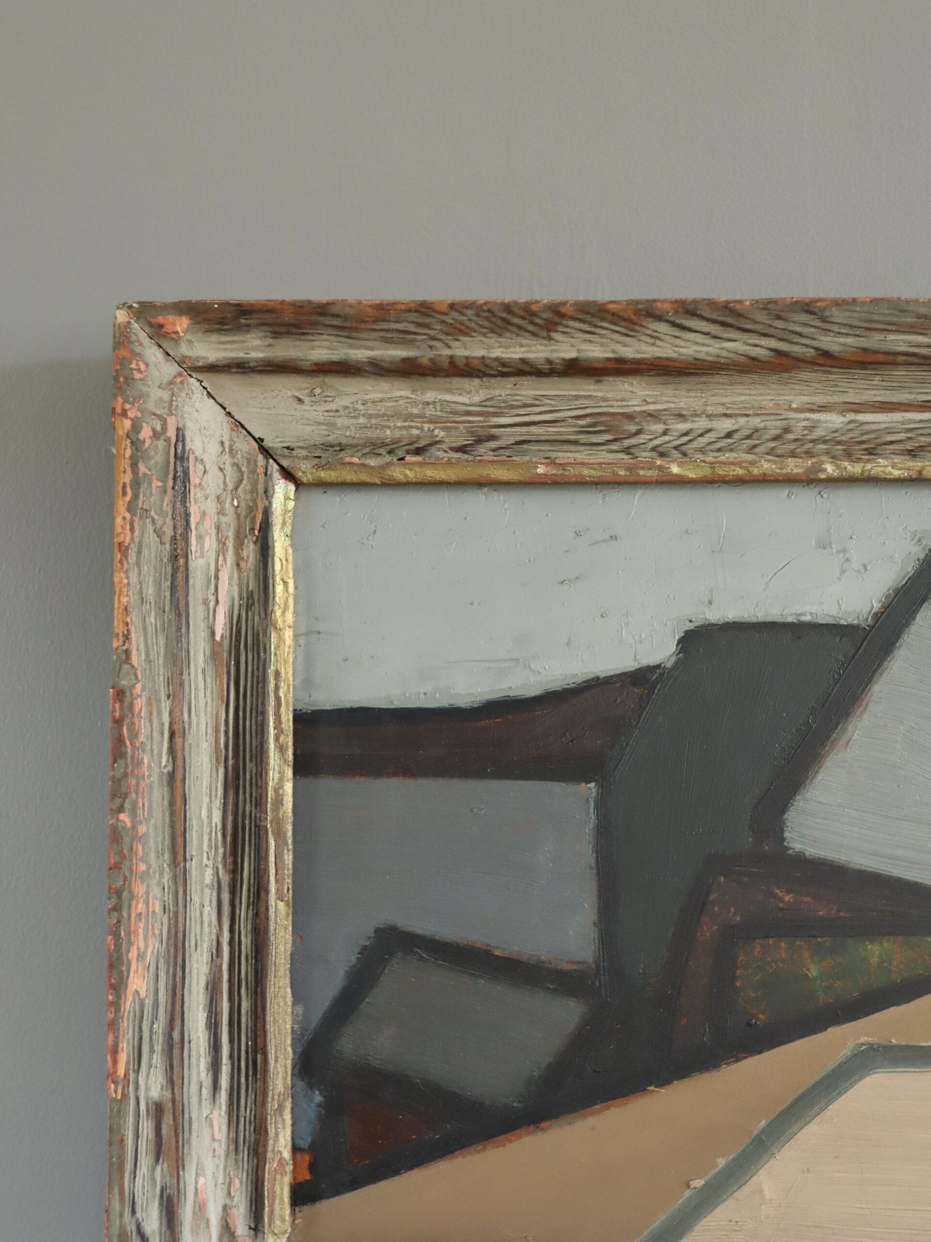 CALLE GEOMÉTRICA
Tamaño: 23,5 x 60 cm (incluido el marco)
Óleo sobre tabla

Una evocadora composición modernista de mediados de siglo que presenta una estilizada escena callejera con atrevidas formas geométricas y una paleta apagada pero rica en