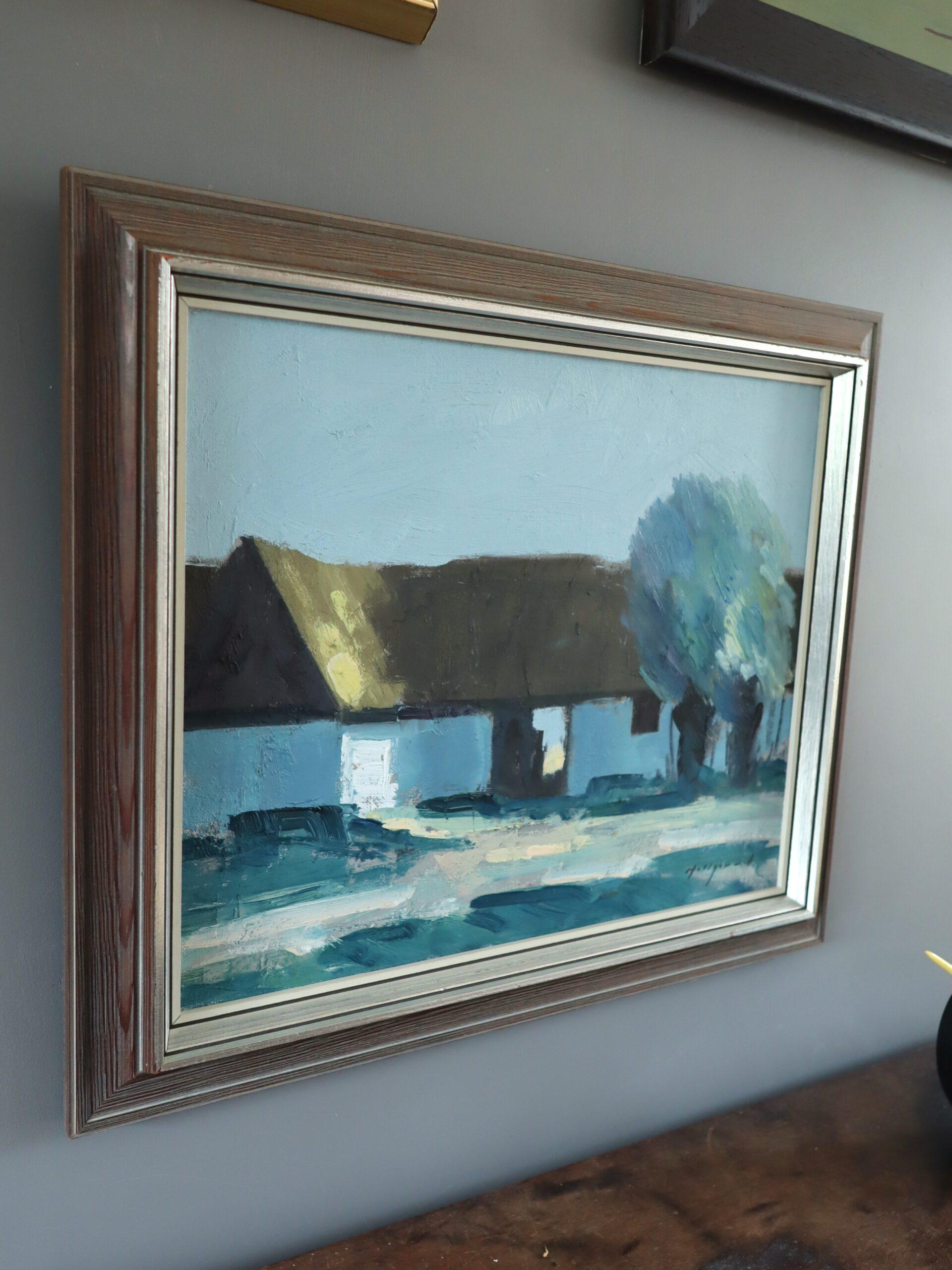 GÎTE RURAL
Taille : 42,5 x 50 cm (cadre compris)
Huile sur toile

Une charmante peinture de paysage du milieu du siècle, exécutée à l'huile sur toile.

La composition capture une scène de paysage sereine d'une ferme sous un large toit de chaume,