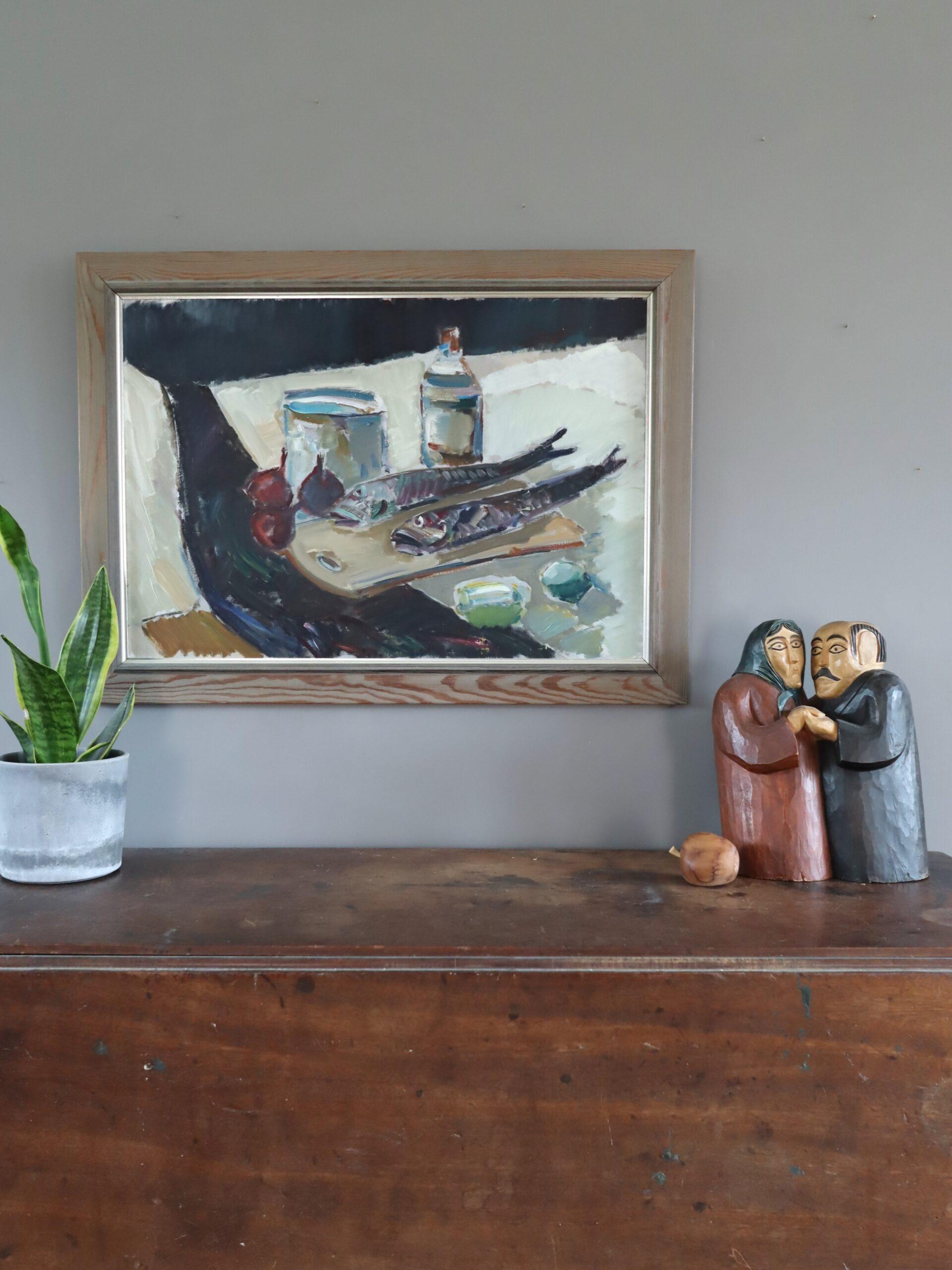 Peinture à l'huile suédoise expressive du milieu du siècle dernier - Nature morte au poisson sur table - Gris Still-Life Painting par Unknown