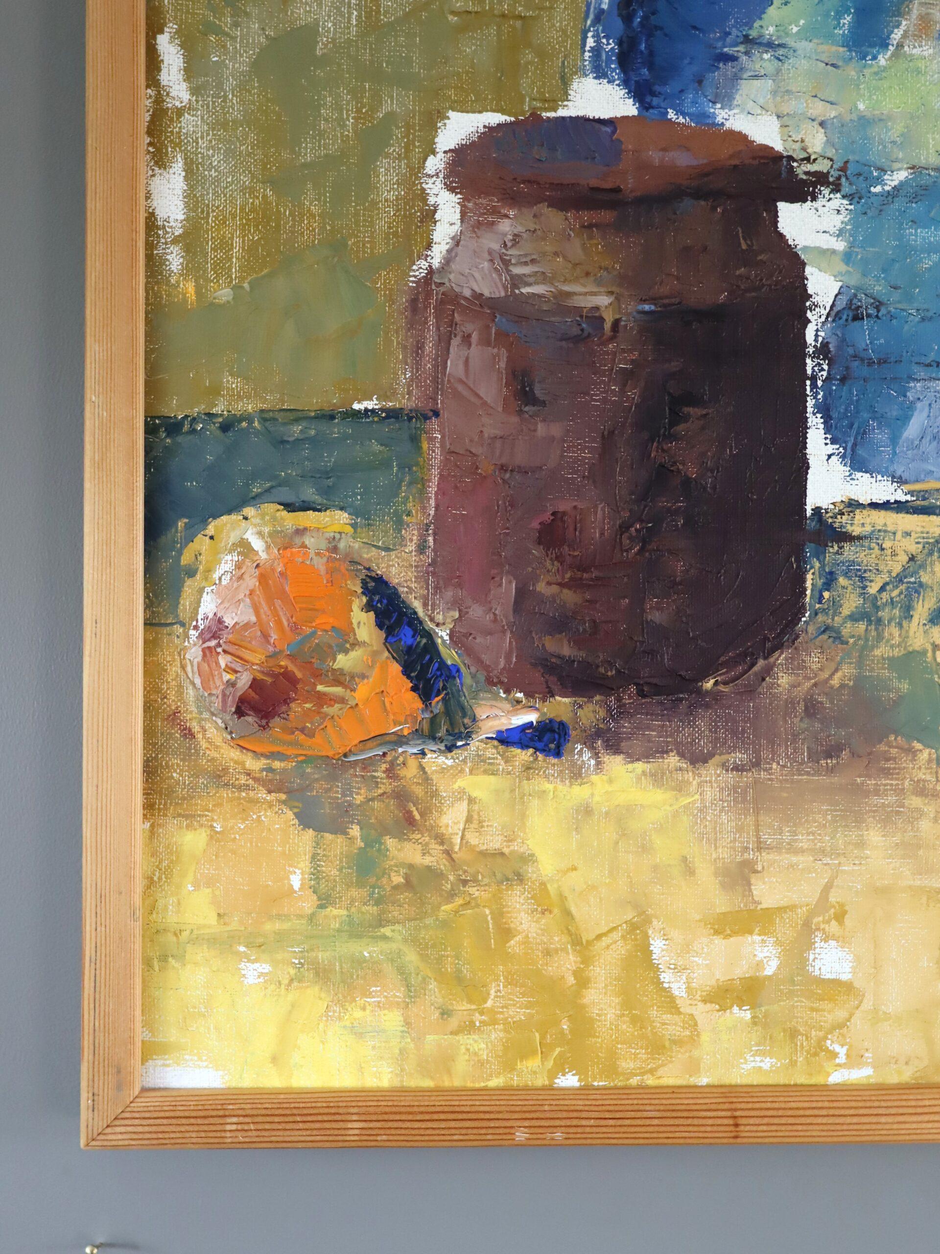 Mid Century Modern Schwedisch Ausdrucksstarkes Stillleben Ölgemälde- Gläser & Blauer Teller im Angebot 1