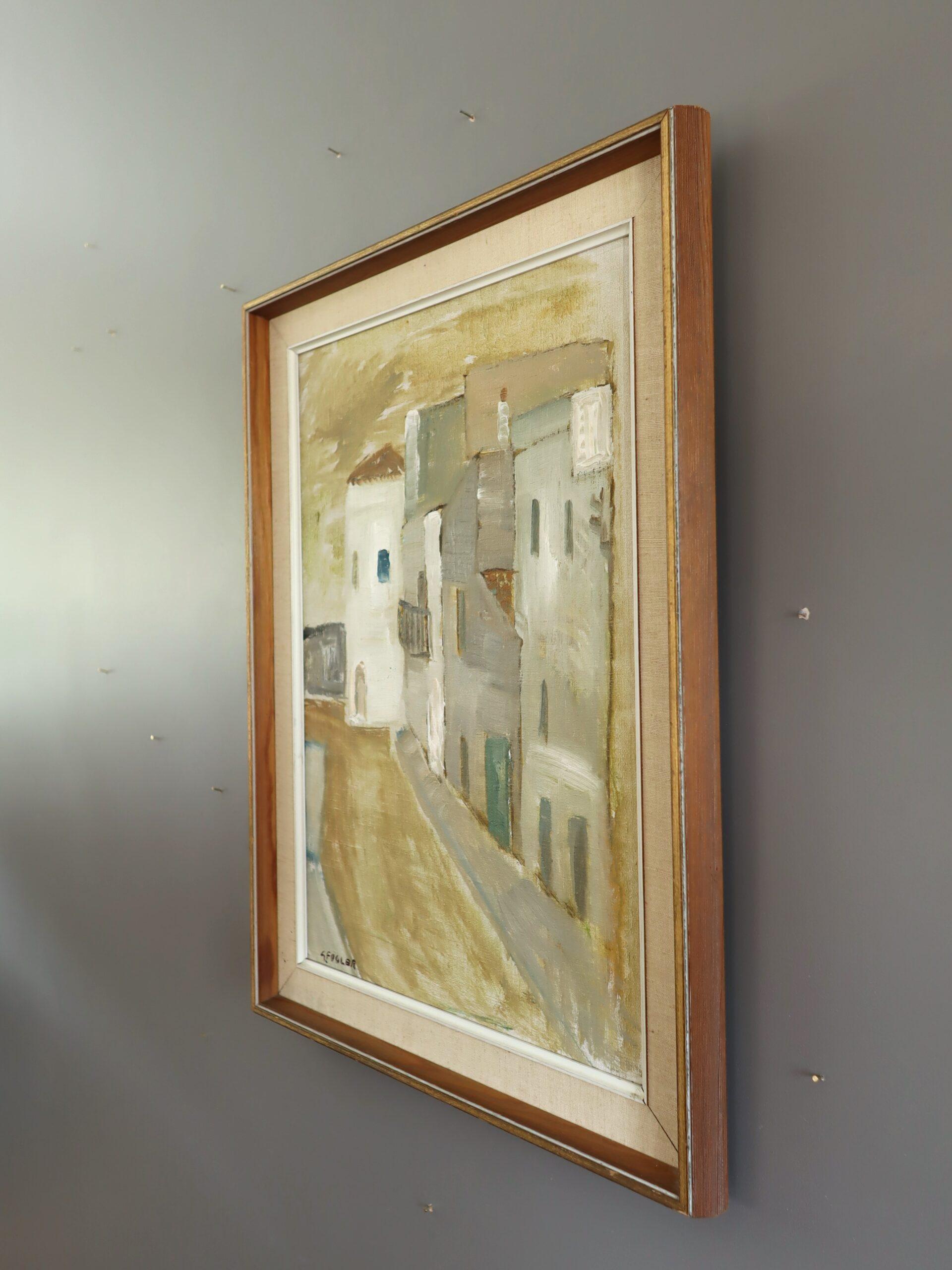 STILL STREET
Dimensions : 59 x 44,5 cm (cadre compris)
Huile sur toile

Une peinture moderniste expressive du milieu du siècle capture une scène de rue tranquille, exécutée à l'huile sur toile.

Une tour centrale blanchie à la chaux et coiffée d'un