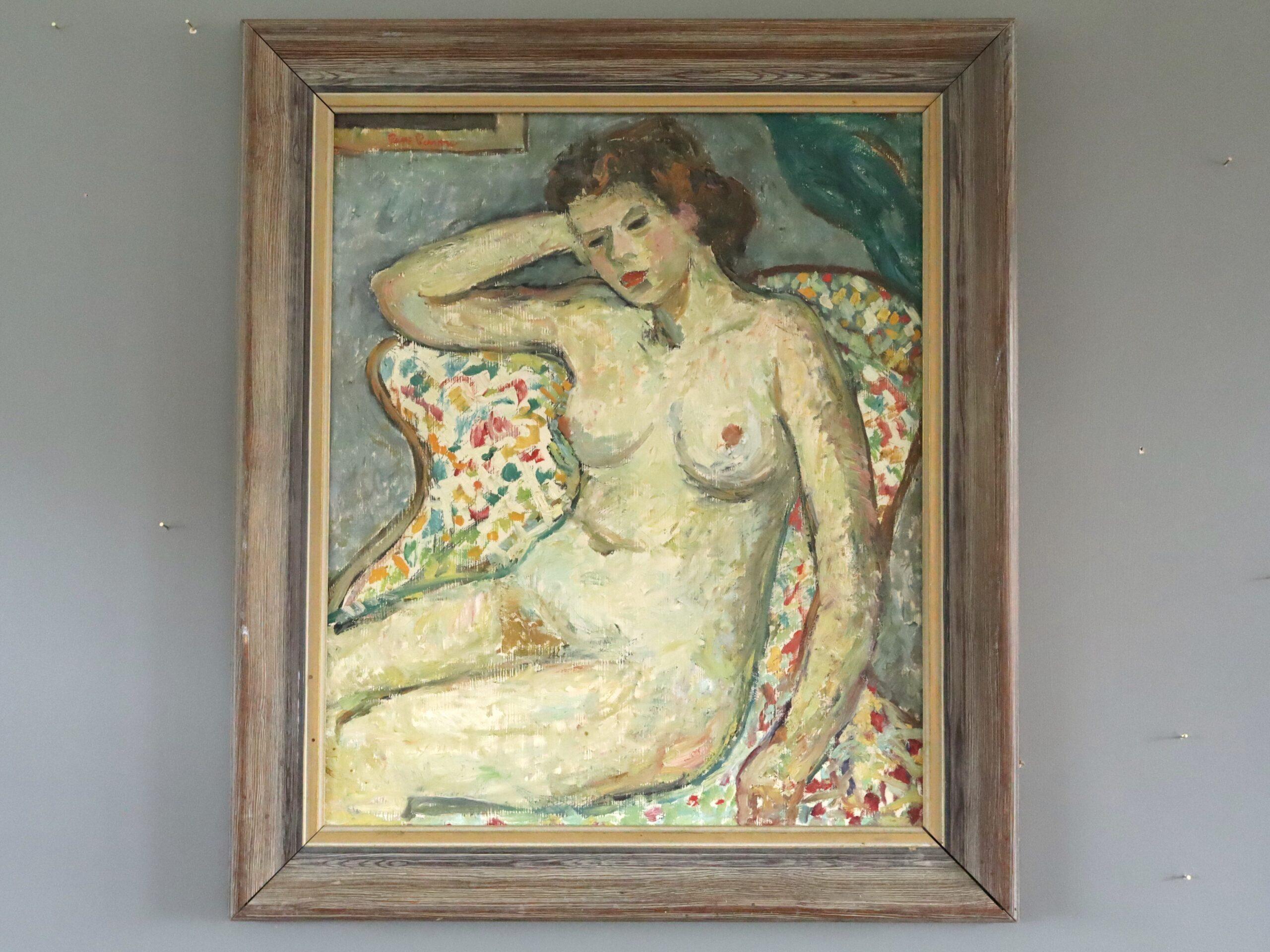 Pittura ad olio figurativa svedese della metà del secolo scorso - Nudo su poltrona a motivi - Painting di Unknown