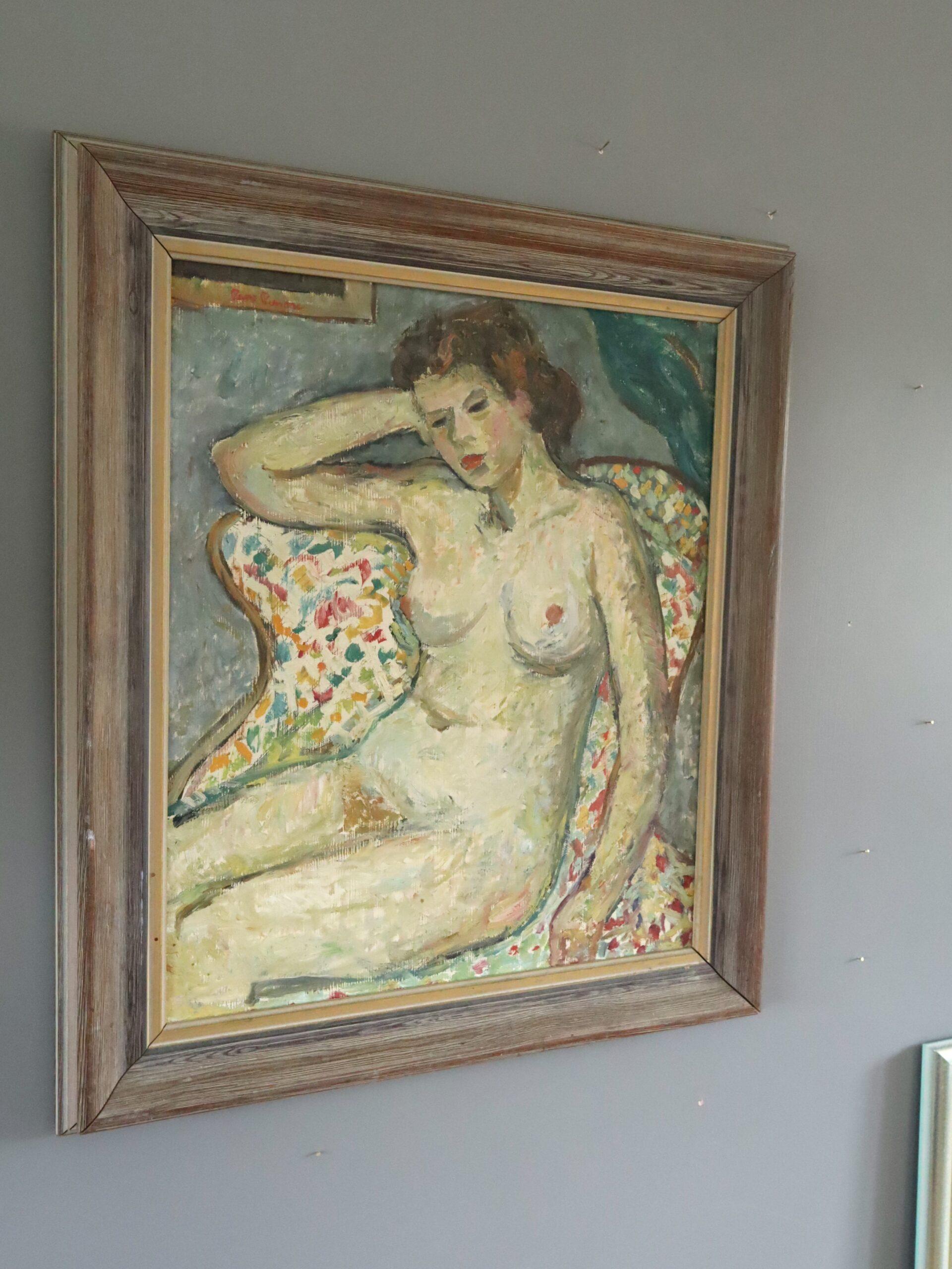 Pittura ad olio figurativa svedese della metà del secolo scorso - Nudo su poltrona a motivi - Nude Painting Marrone di Unknown