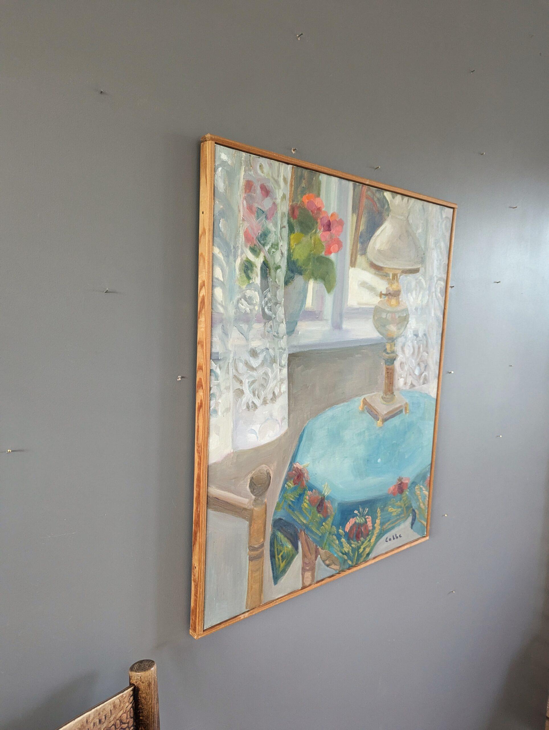 EIN SANFTER NACHMITTAG
Größe: 63 x 52 cm (einschließlich Rahmen)
Öl auf Leinwand

Eine gemütliche und charmante Komposition für eine Inneneinrichtung aus der Mitte des Jahrhunderts, ausgeführt in Öl auf Leinwand.

Im Mittelpunkt des Gemäldes steht