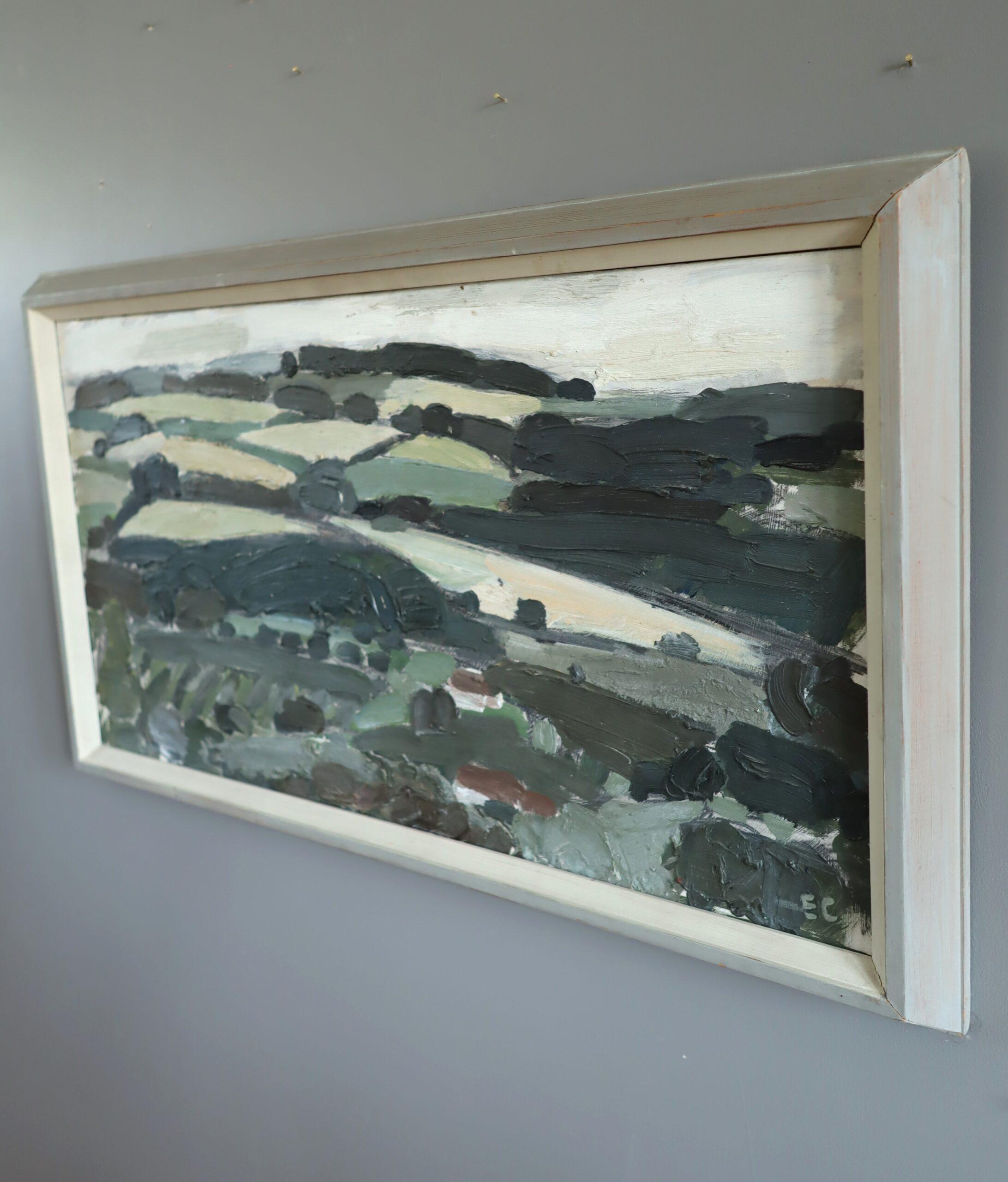 ROLLING GREEN
Dimensions : 40 x 67,5 cm (cadre compris)
Huile sur carton

Une peinture semi-abstraite moderniste du milieu du siècle, saisissante et picturale, qui capture l'ondulation rythmique d'un vaste paysage de campagne, exécutée à l'huile sur