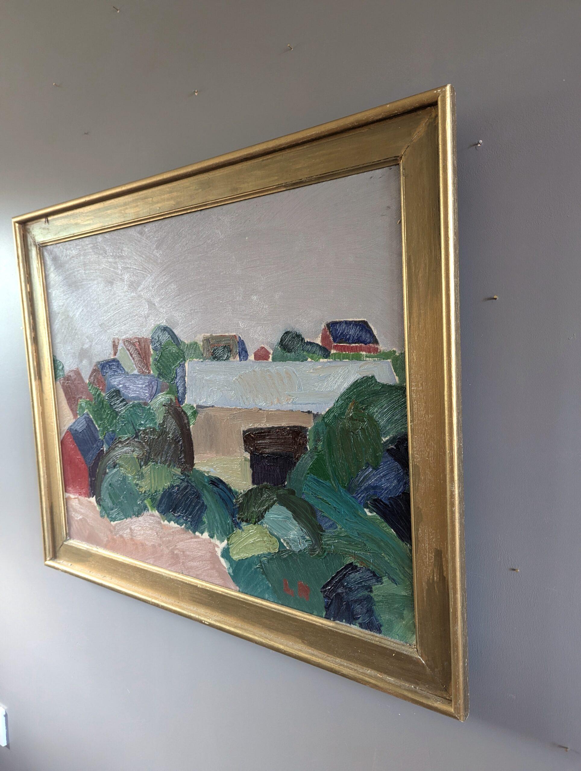 CASE IN COLLINA
Dimensioni: 66,5 x 82 cm (cornice inclusa)
Olio su tela

Un quadro modernista di metà secolo presenta un'interpretazione vibrante ma rilassante di case sul fianco di una collina, raffigurate in uno stile audace e semi-astratto, 