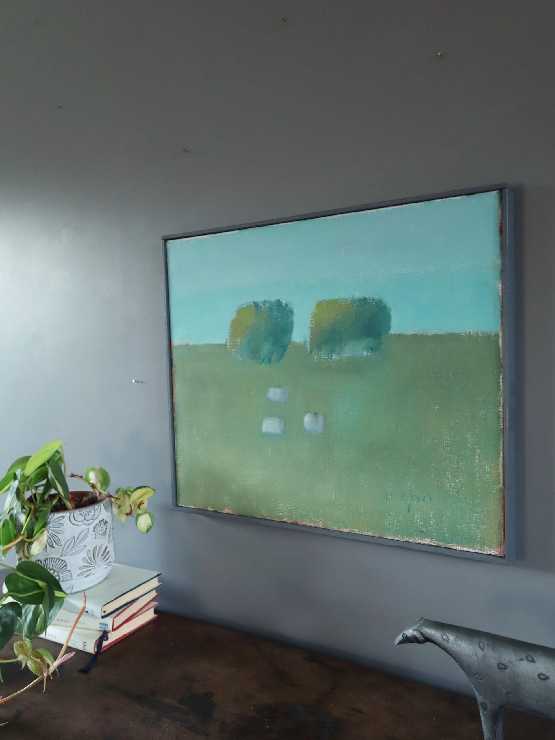 PASCOLO TRANQUILLO
Dimensioni: 39,5 x 47,5 cm (cornice inclusa)
Olio su tela

Un tranquillo e raffinato paesaggio astratto modernista di metà secolo dipinto a olio su tela.

Questo dipinto distilla una scena pastorale nelle sue forme più essenziali: