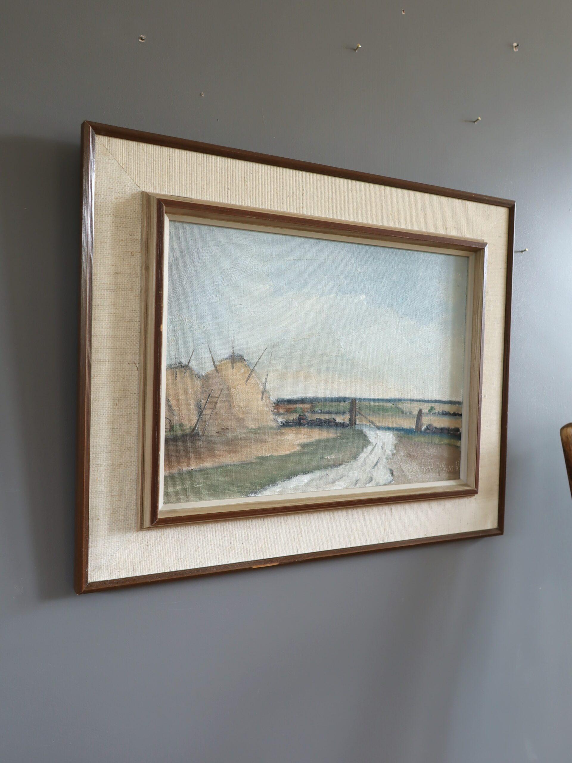 Peinture à l'huile de paysage Vintage du milieu du siècle dernier - Haystacks by the Gate - Gris Landscape Painting par Unknown