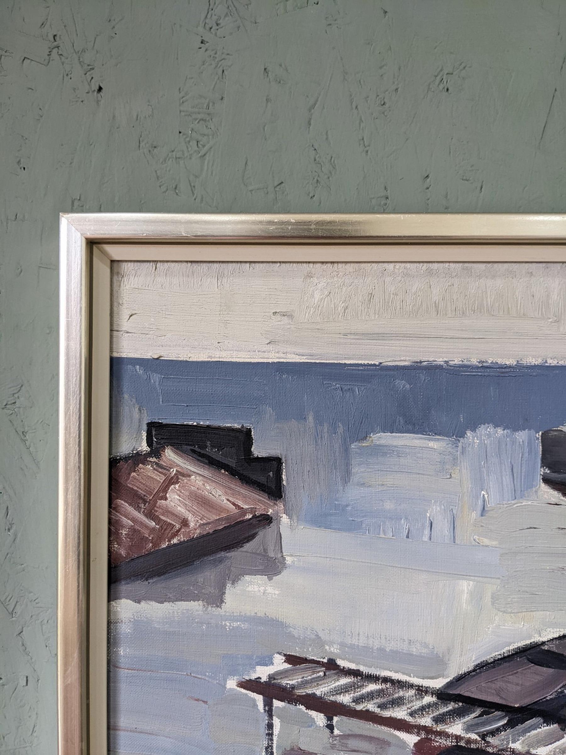 Modernes schwedisches Küsten-Ölgemälde aus der Jahrhundertmitte - Boote am Steg (Grau), Landscape Painting, von Unknown