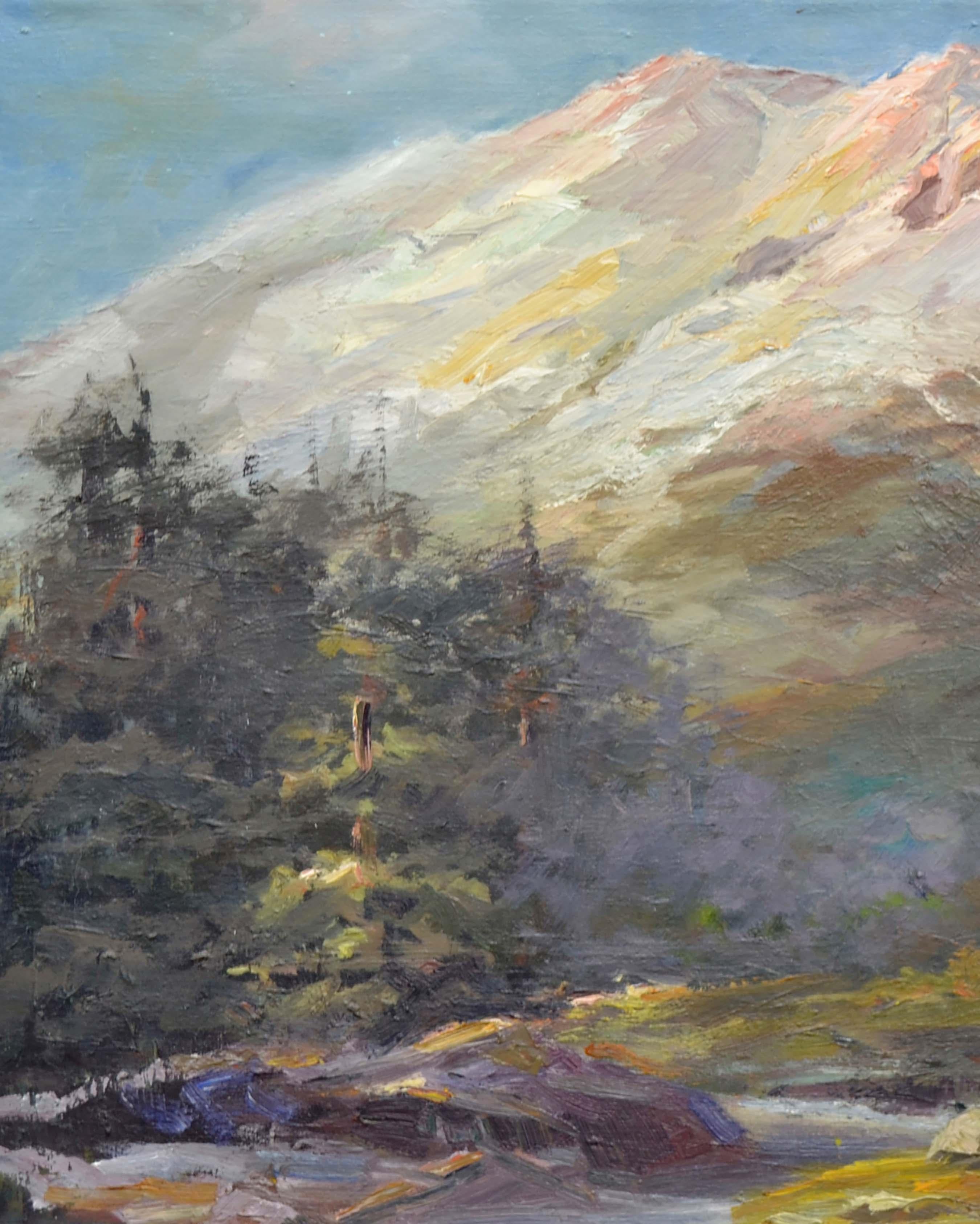 Magnifique paysage en empâtement du milieu du siècle représentant de grands arbres et des pics montagneux dans les Sierras, réalisé par un artiste californien inconnu (américain, 20e siècle). Non signé et non encadré. Taille de l'image : 24 