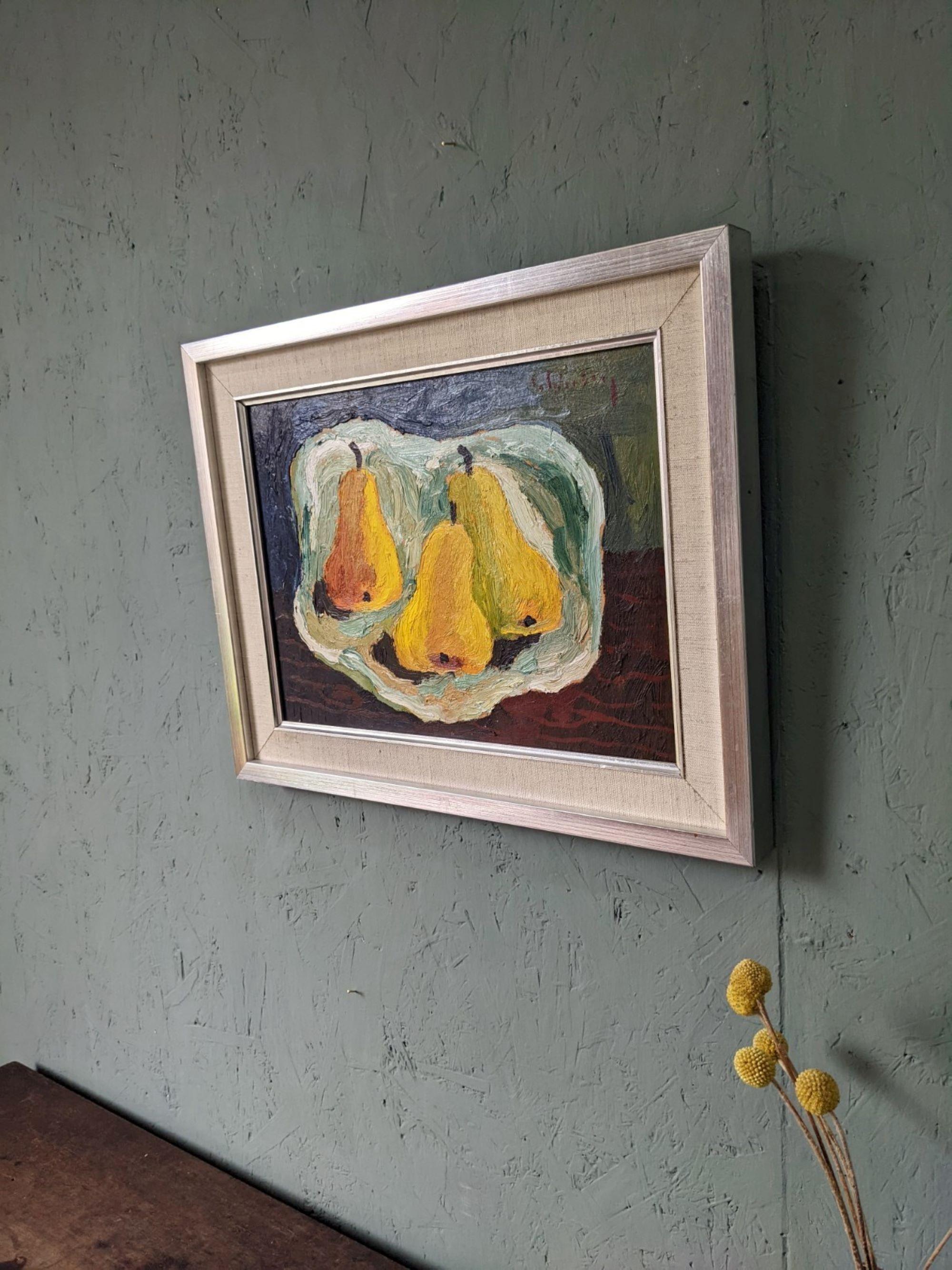 PIRES LUMINEUSES
Taille : 33 x 42,5 cm (cadre compris)
Huile sur carton

Une nature morte à l'huile du milieu du siècle, brillamment exécutée et pleine de caractère, peinte par l'artiste suédois bien établi Eric Cederberg (1897-1984), dont les