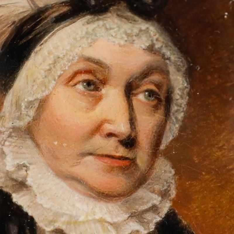 Ein sehr schönes Miniatur-Ölporträt aus dem 19. Jahrhundert, das eine ältere viktorianische Dame darstellt. Der Künstler hat die Gesichtszüge und die Details des Spitzengewandes der Dame mit großer Sorgfalt und in beeindruckender Detailtreue