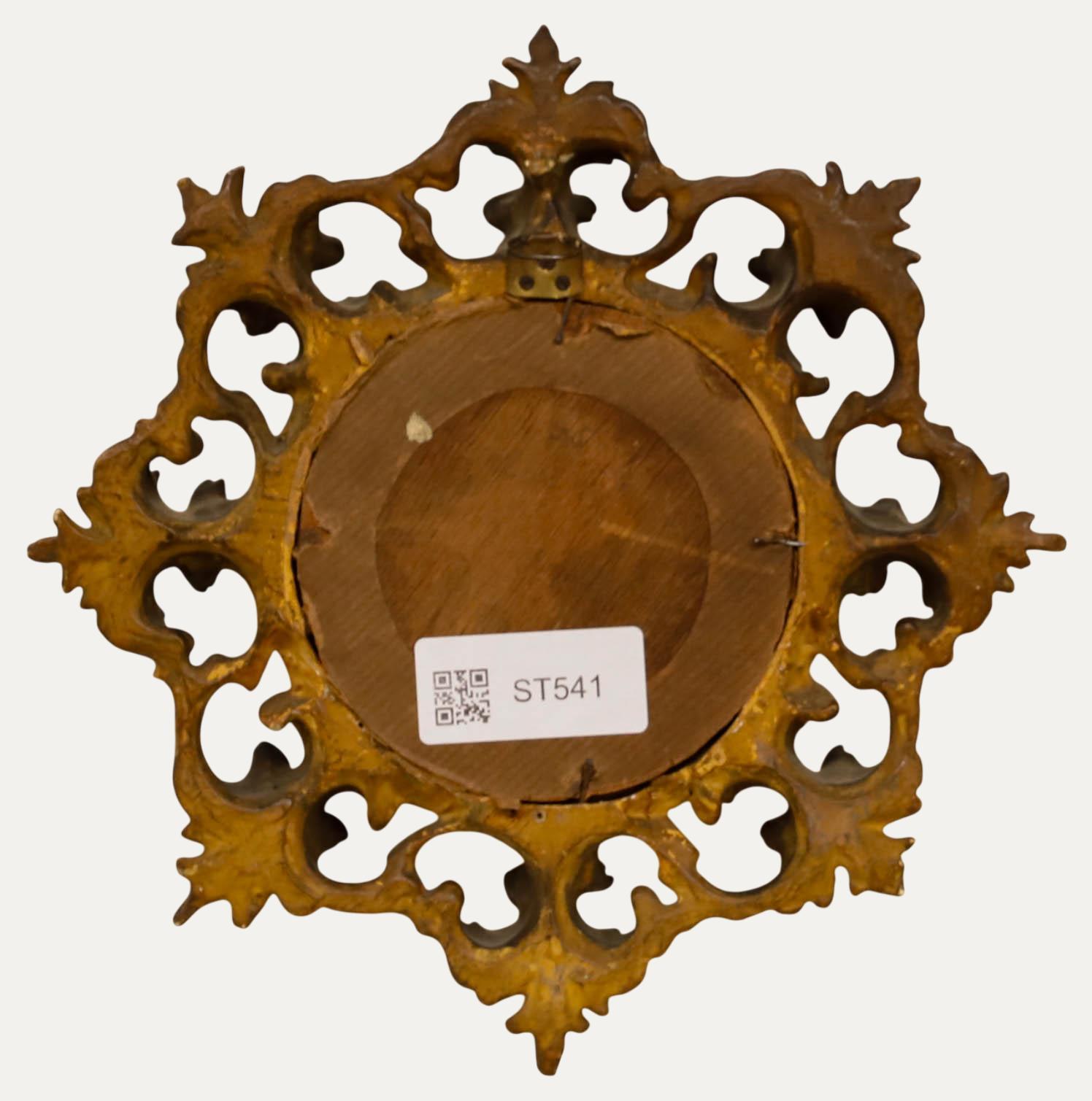 Huile miniature du 19e siècle - Un clerc barbu - Blanc Portrait Painting par Unknown