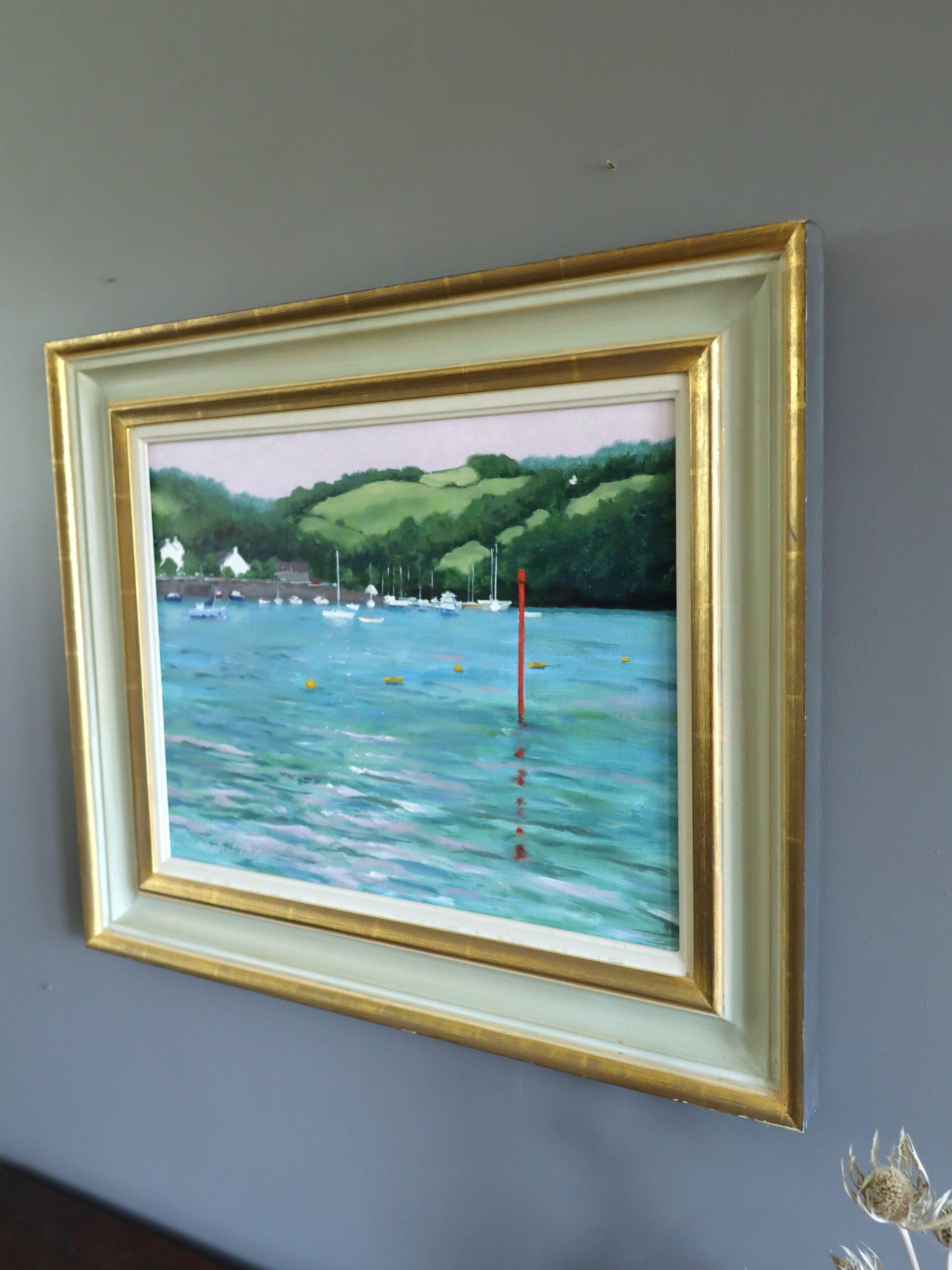 DITTISHAM DEPUIS LE DART
Dimensions : 49,5 x 59 cm (cadre compris)
Huile sur carton

Une composition côtière excellemment exécutée, peinte à l'huile sur carton.

Au premier plan, l'eau scintille dans des tons turquoise, bleus et verts, parsemés de