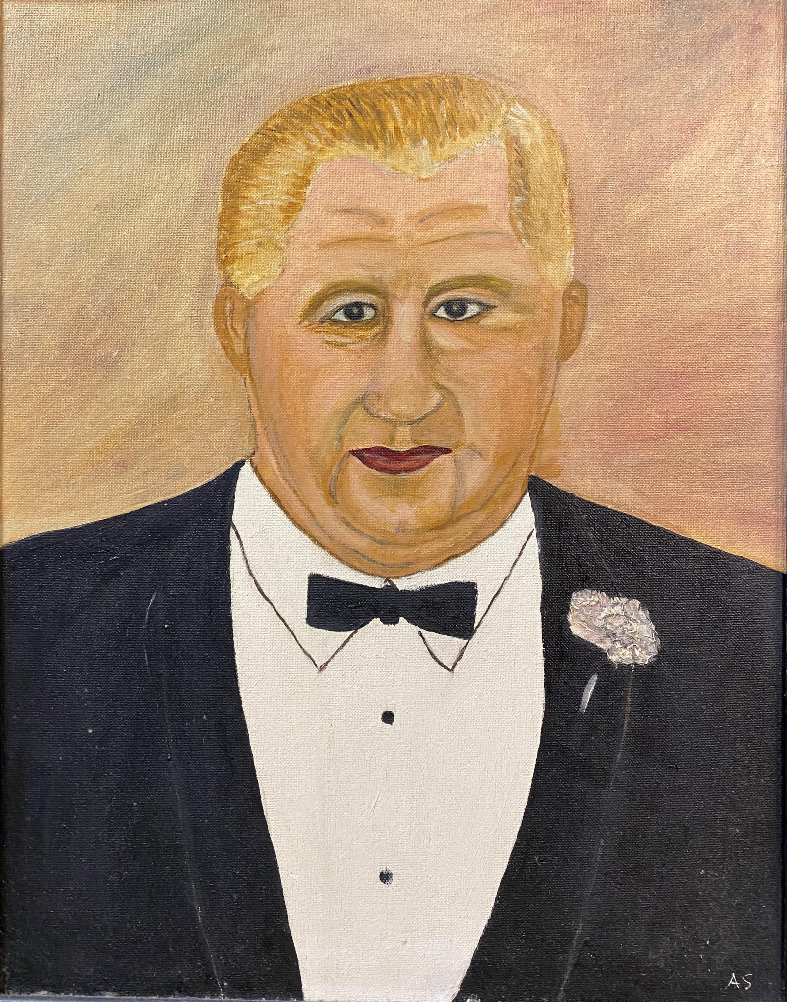 Fino retrato de arte popular ingenuo de la Escuela Americana de un hombre con esmoquin negro, óleo sobre tabla, monograma AS inferior derecho, firmado ilegiblemente en el verso 