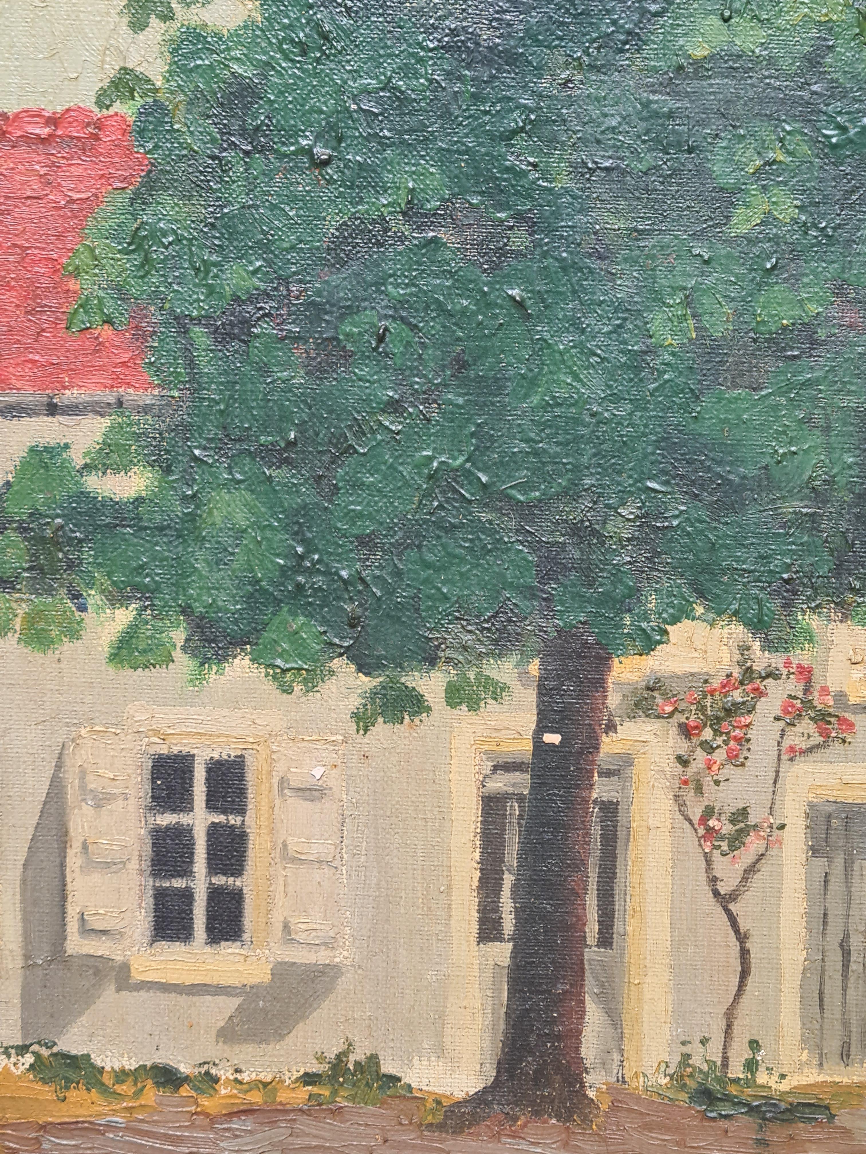 Escena callejera francesa al óleo sobre tabla de mediados de siglo. El cuadro no está firmado, pero se presenta en un marco de madera patinada.

Un cuadro que capta una serena escena de pueblo, dominada por un frondoso y verde árbol que destaca en