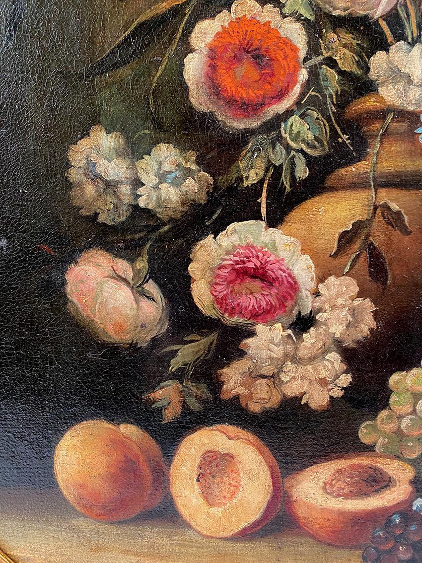 Nature morte aux fleurs et aux fruits, école italienne XXe dans l'esprit du XVII en vente 3