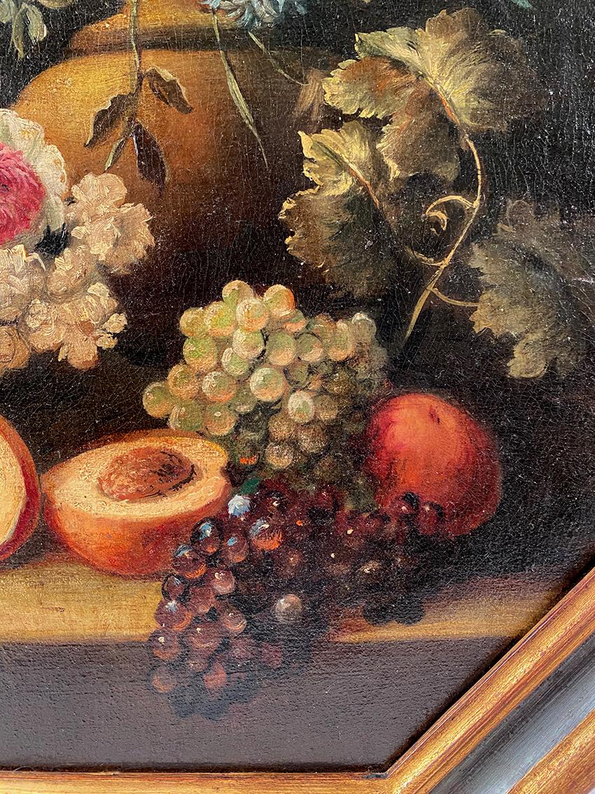 Nature morte aux fleurs et aux fruits, école italienne XXe dans l'esprit du XVII en vente 4