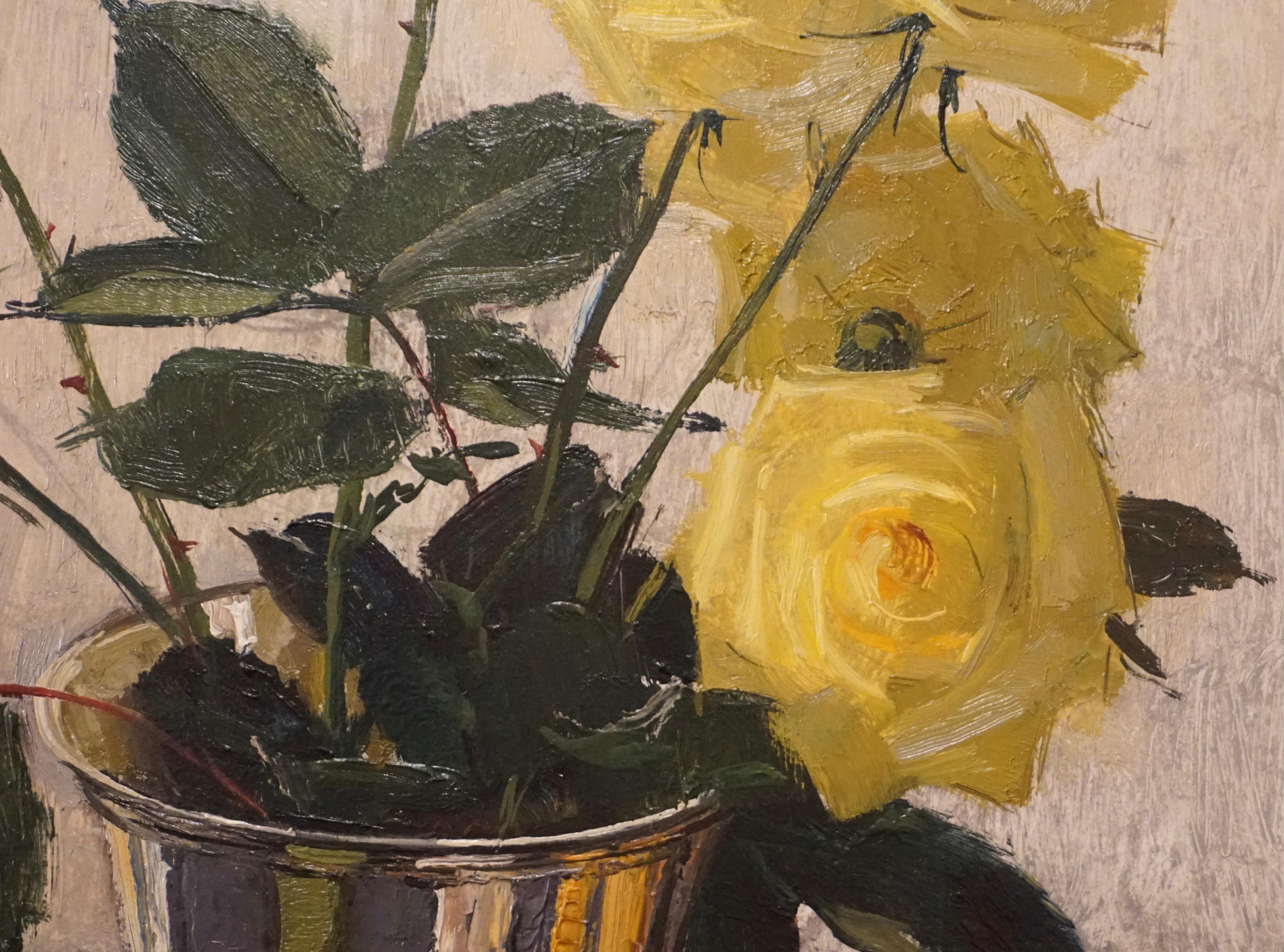 Olle Hjortzberg (svedese, 1872-1959)
Stilleben met gula rosor (Natura morta con rose gialle), 1946
Olio su masonite

Vista: 25-1/2 x 21-1/4 pollici (64,8 x 54,0 cm)
Con cornice: 35 X 30,25 X 2,5 pollici

Firmato e datato in basso a destra: Olle