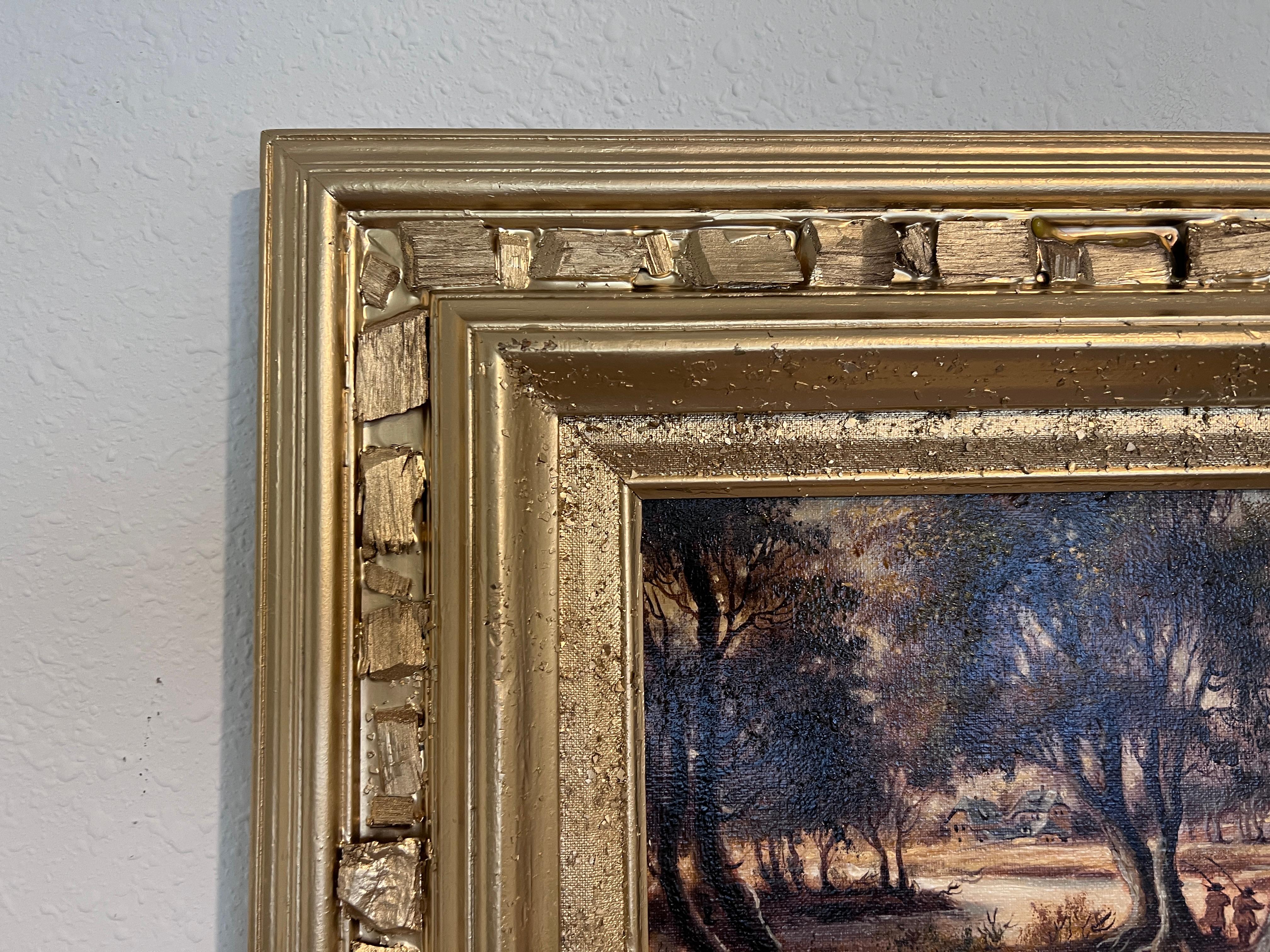 Questo dipinto originale a olio su tela è un tradizionale paesaggio pastorale che cattura una scena rurale serena e idilliaca. La composizione è ricca di toni terrosi, con marroni caldi, verdi e riflessi dorati che evocano la bellezza della