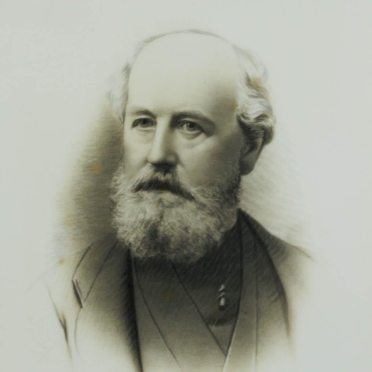 A fine example of a late Victorian water gilded frame. Presented in its original velvet-lined mahogany box. The frame currently contains a historic black and white photograph of a gentleman. 

The measurements for the frame are: Inner window: 29 cm